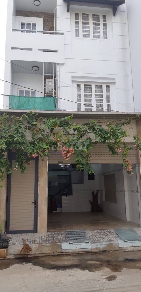 Nguyên căn hẻm xe hơi ngay chợ Phú Thuận 4PN 5 máy lạnh - 15 triệu