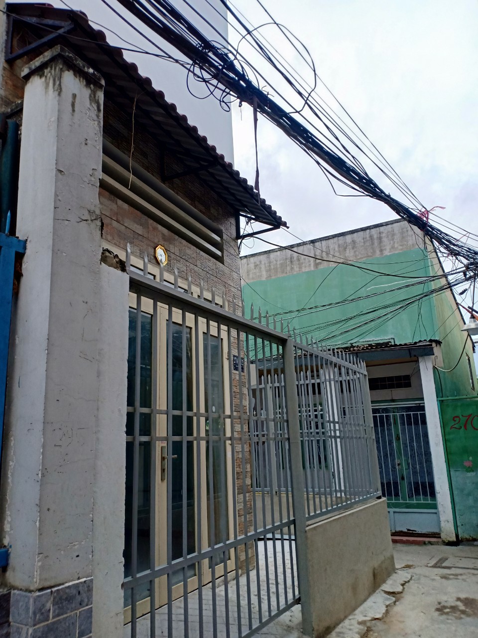 Cho thuê nguyên căn 5PN, 5WC, ngay khu chế xuất Tân Thuận chỉ 10 triệu/ tháng.