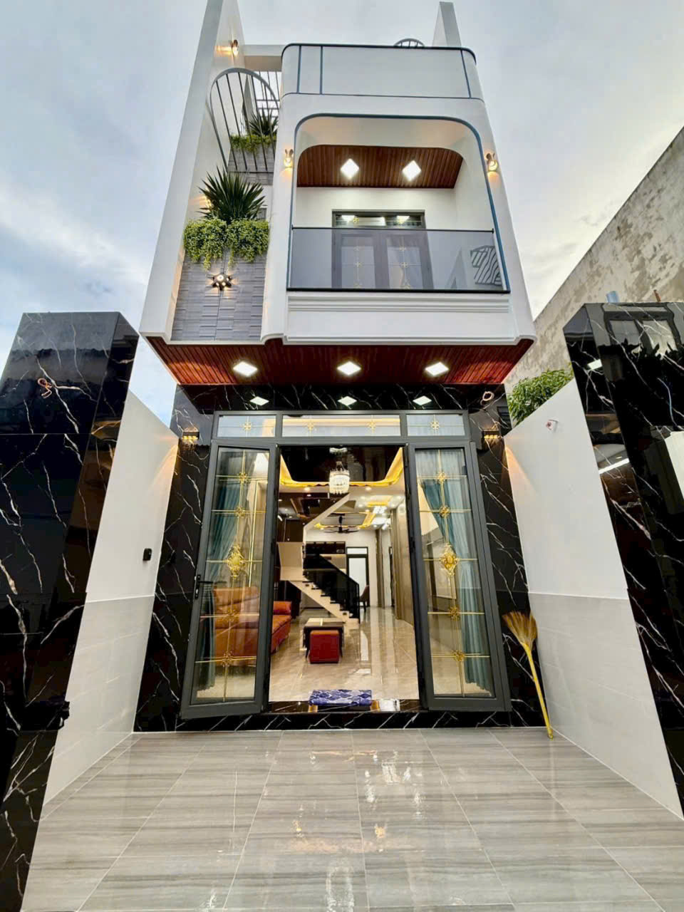 NHÀ XÂY MỚI 100% THIẾT KẾ 3 LẦU ĐƯỜNG HUỲNH TẤN PHÁT ,NHÀ BÈ.