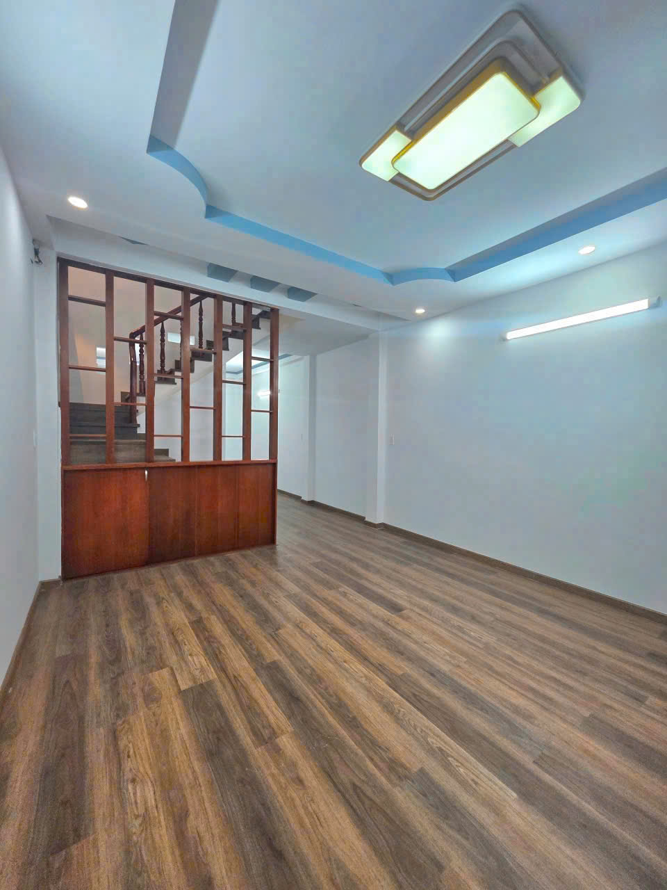 Nhà 3 Tầng 5PN--lô nhà đường huỳnh tấn phát nhà bè gần quận 7.
