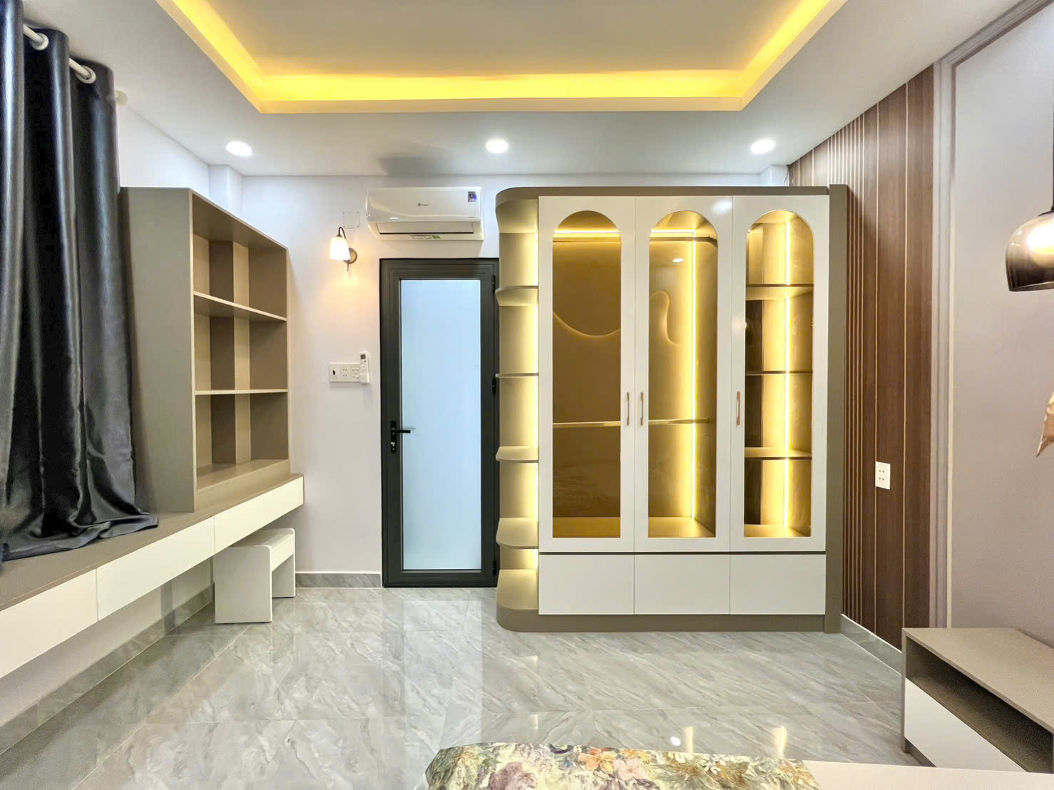 Nhà Ngay Trung Tâm QUẬN 7 Nhà mớ 2 lầu ,sân thượng.