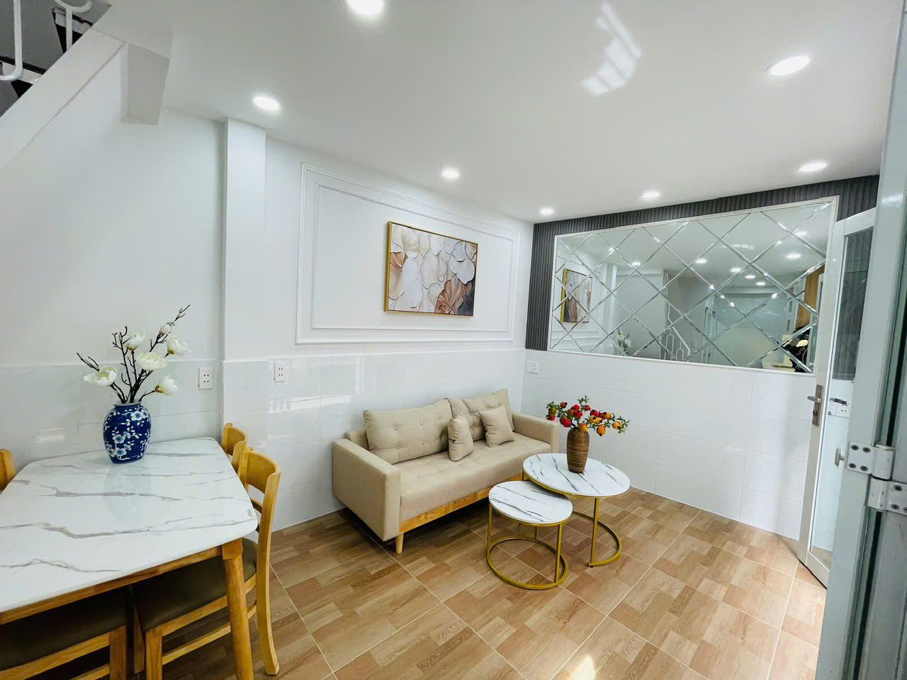Nhà sổ hồng riêng đường huỳnh tấn phát , quận 7.