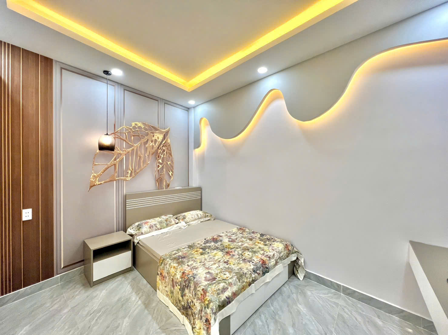 Nhà Ngay Trung Tâm QUẬN 7 Nhà mớ 2 lầu ,sân thượng.