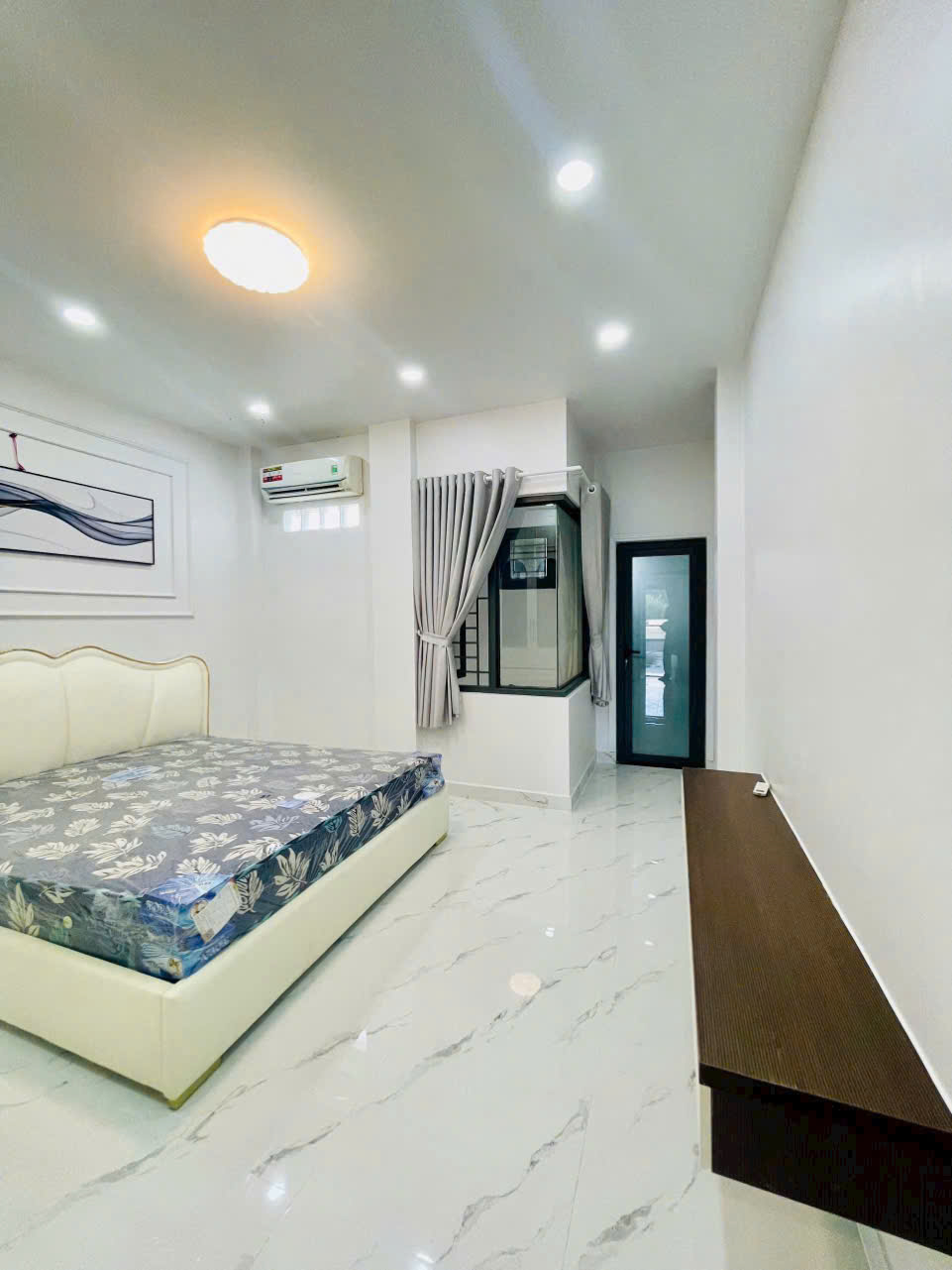 Nhà Phố 1 trệt 1 lững 2 lầu , sân thượng , phun nội thất cao cấp.