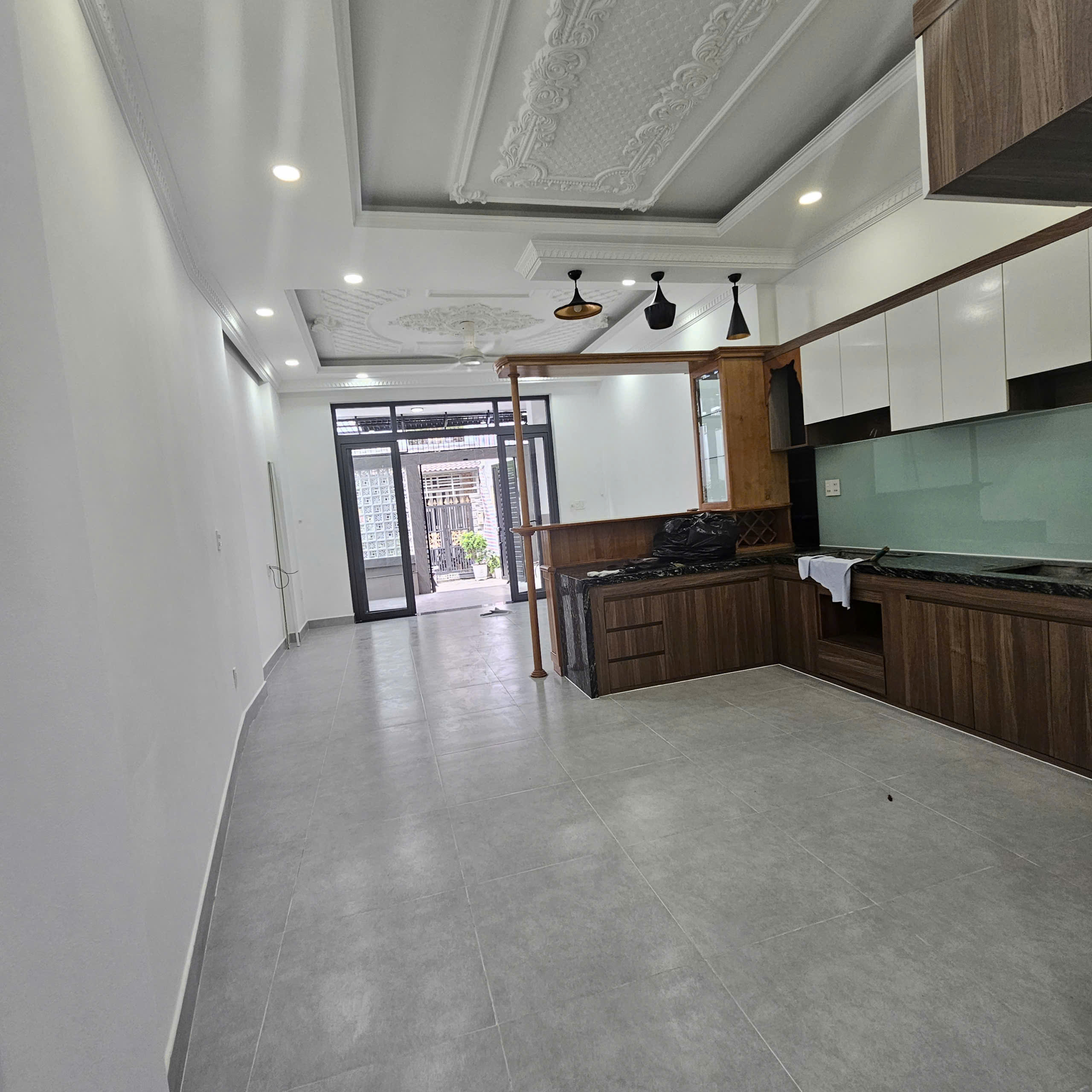 Nhà Đào Tông Nguyên , nhà bè 6 x 20M,4 tầng gồm 7 phòng ngủ.