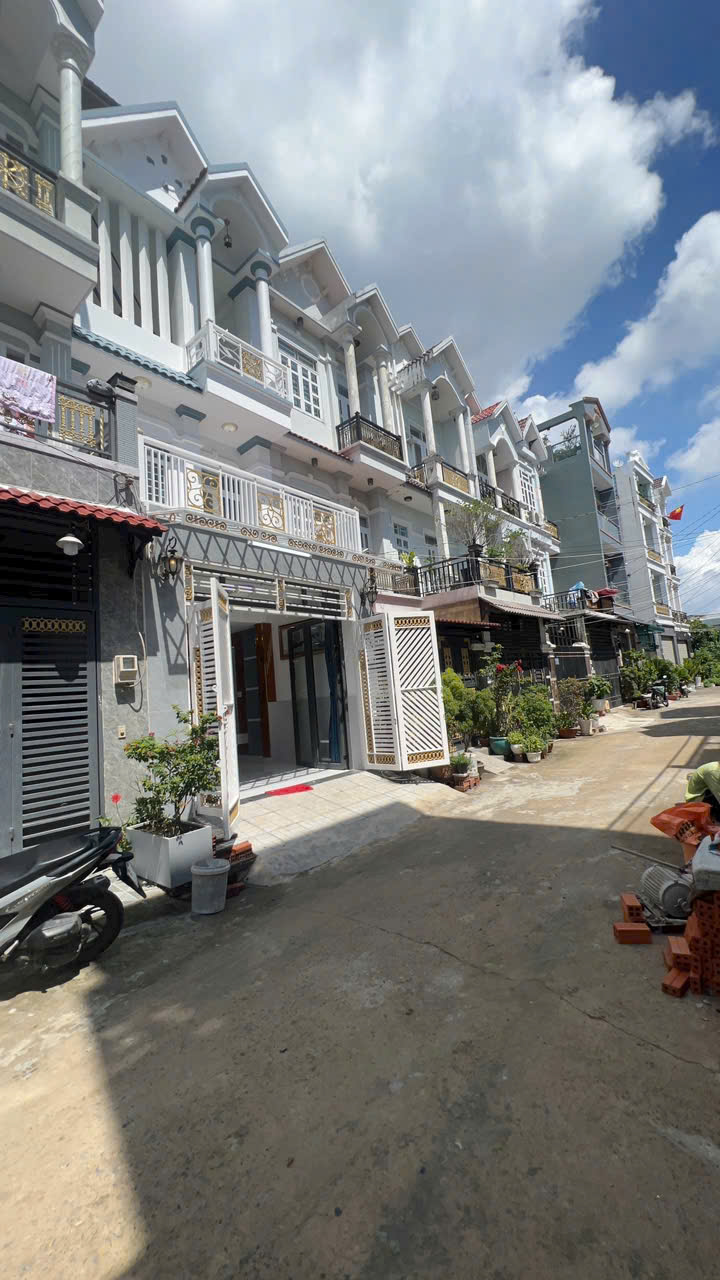 Nhà phố 2 xe hơi chạy qua hẻm thông khu dân trí cao tại huỳnh tấn phát thị trấn nhà bè.