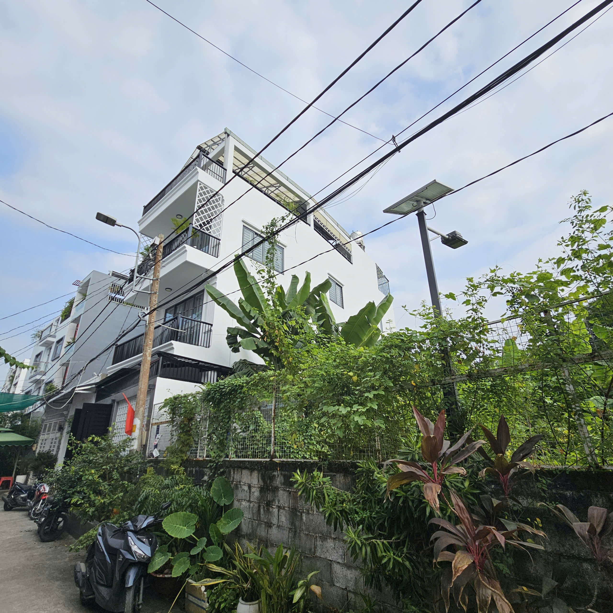 Nhà Đào Tông Nguyên , nhà bè 6 x 20M,4 tầng gồm 7 phòng ngủ.