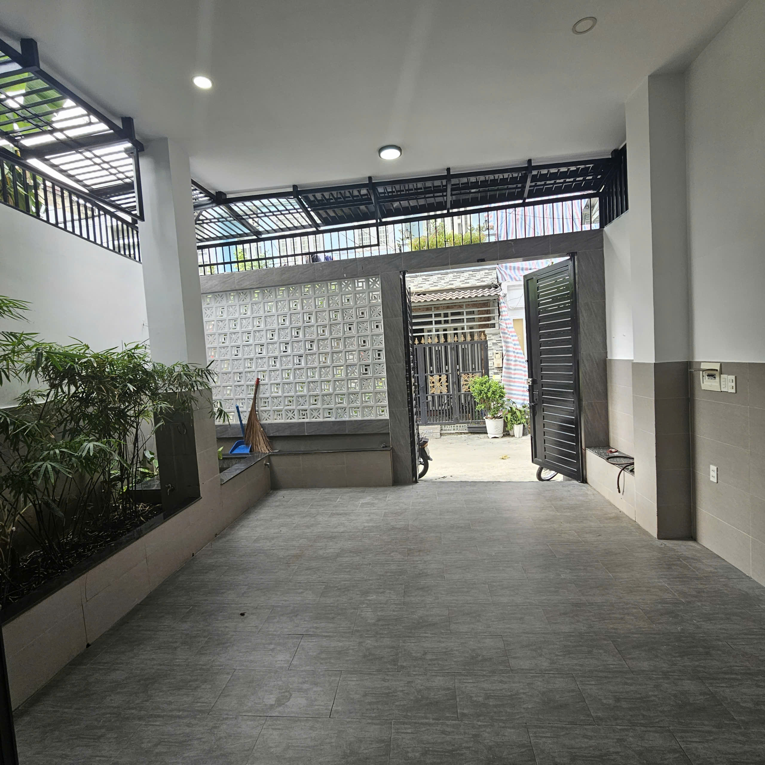 Nhà Đào Tông Nguyên , nhà bè 6 x 20M,4 tầng gồm 7 phòng ngủ.