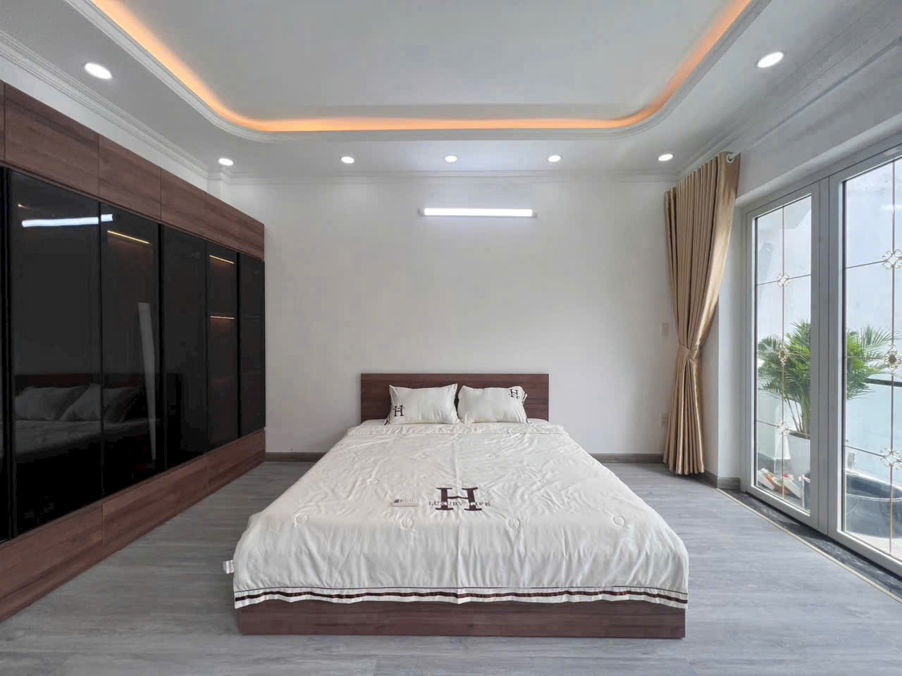 Nhà có phòng ngủ tầng trệt không gian nhà trước và sau huỳnh tấn phát -nhà bè.