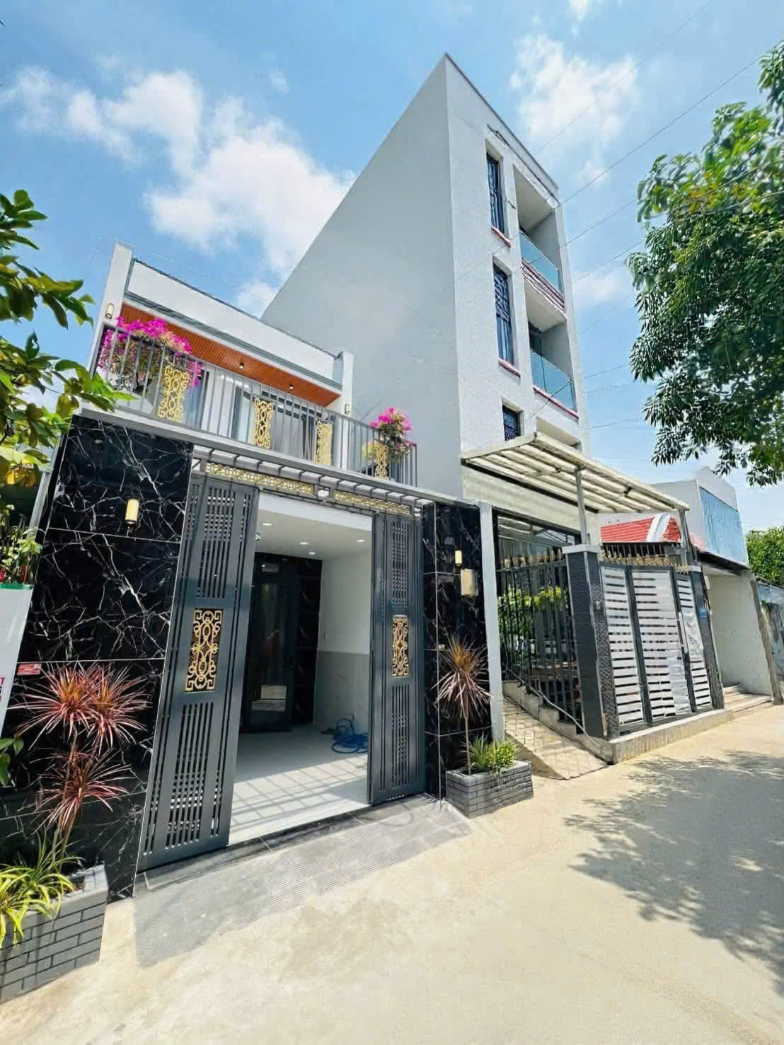 NHÀ 4 PHÒNG NGỦ MẶT TIỀN HẺM XE HƠI THIẾT KẾ 1 TRỆT 1 LẦU.