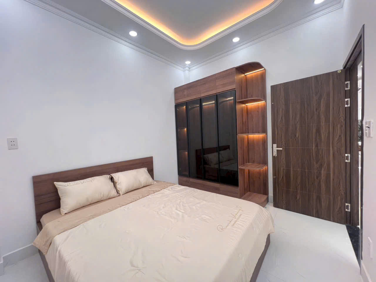 Nhà có phòng ngủ tầng trệt không gian nhà trước và sau huỳnh tấn phát -nhà bè.
