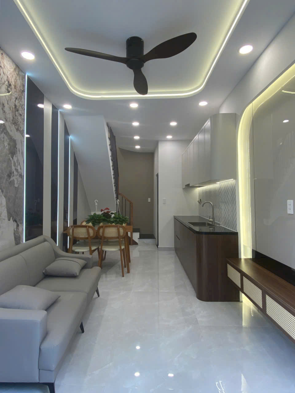 Nhà phố 1 trệt 1 lầu đường bùi văn ba ,p.tân thuận q7.khu vực trung tâm.