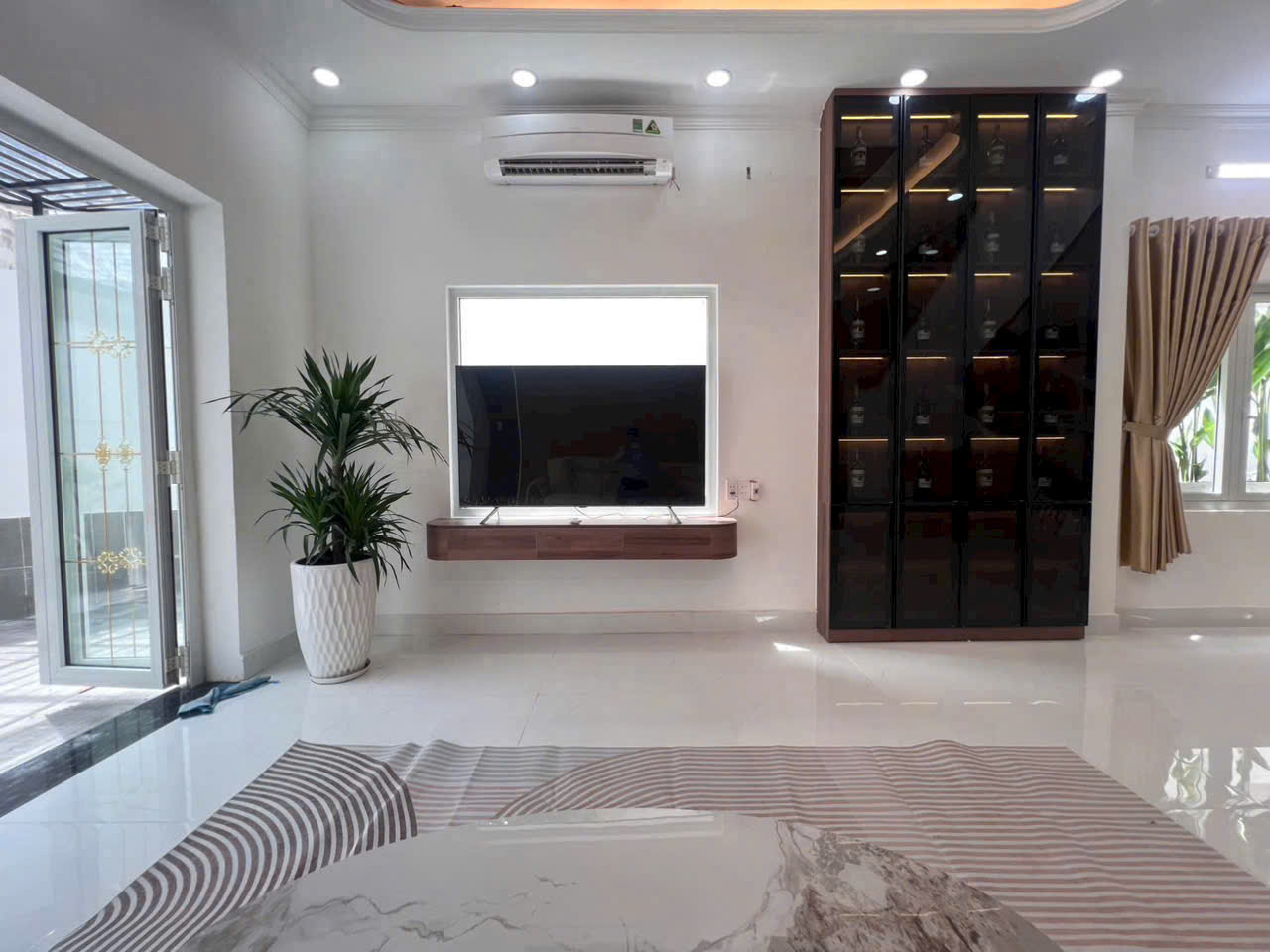 Nhà có phòng ngủ tầng trệt không gian nhà trước và sau huỳnh tấn phát -nhà bè.