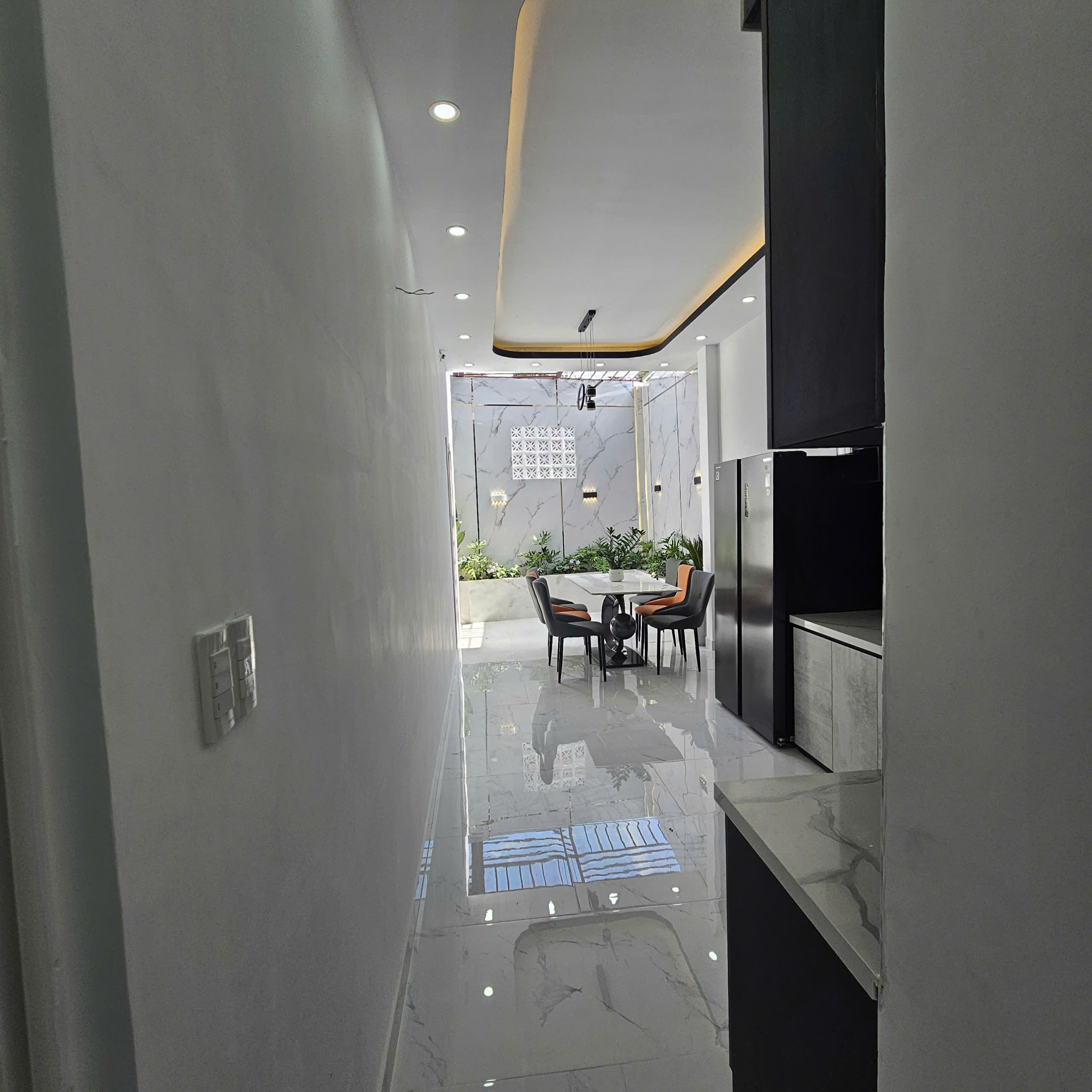 Nhà sân vườn mát mẽ wiu sông ,diện tích rộng giá hấp dẫn.