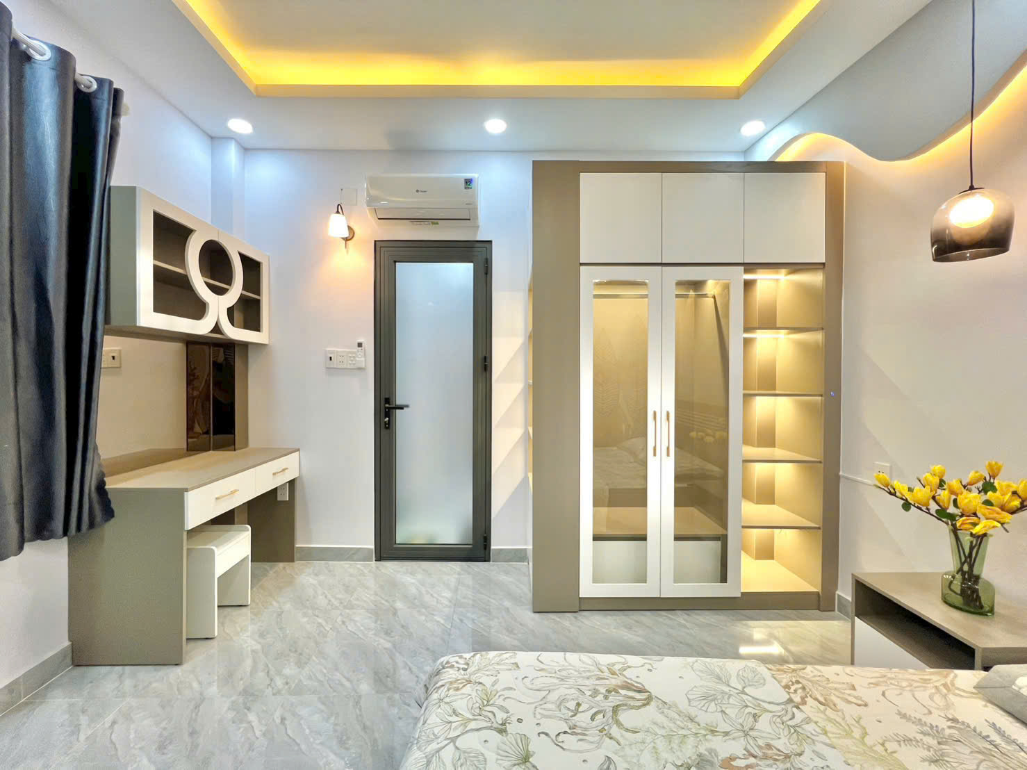 Nhà Ngay Trung Tâm QUẬN 7 Nhà mớ 2 lầu ,sân thượng.