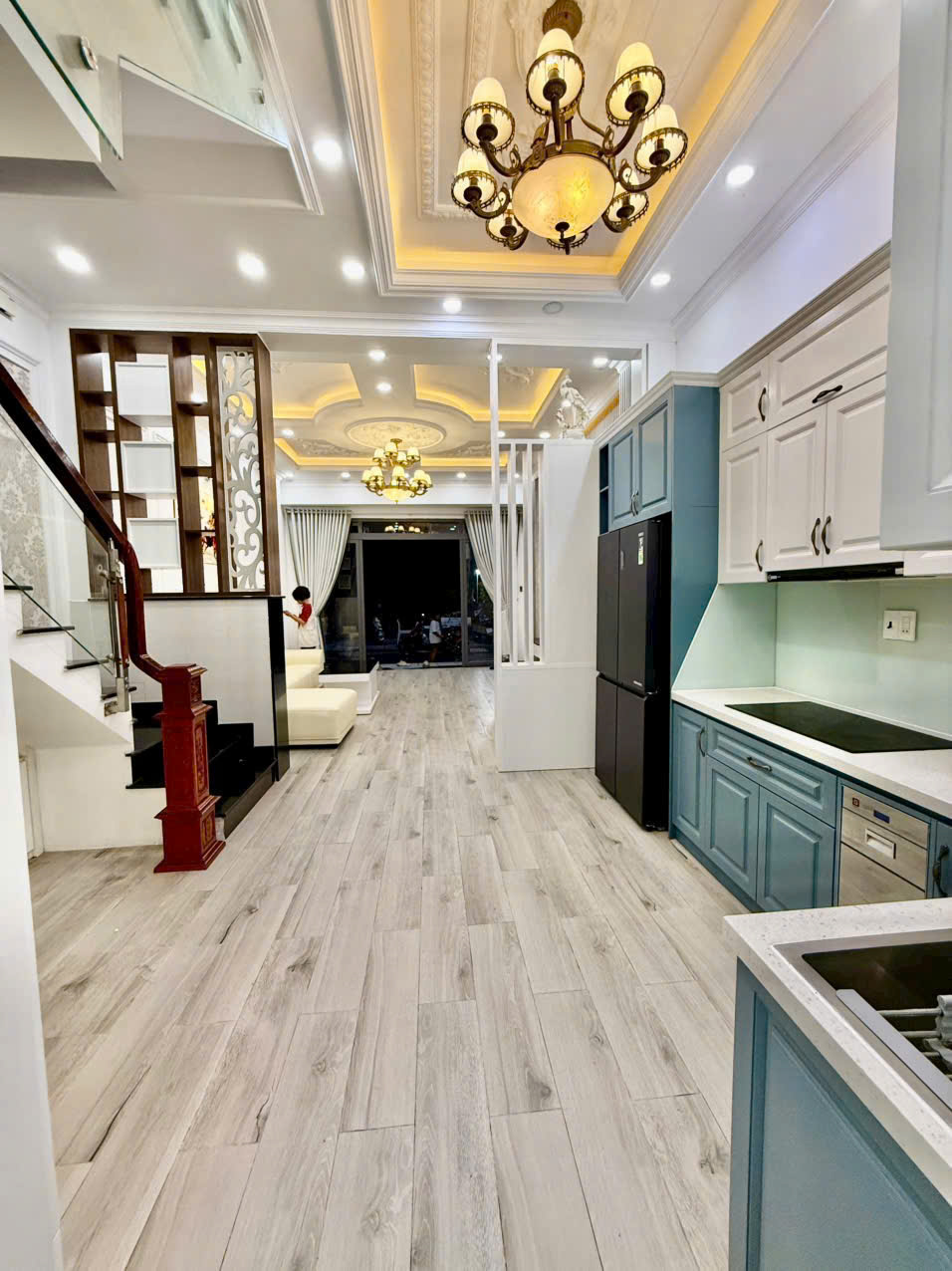 Nhà sổ hồng riêng 3 tầng lầu đối diện với công viên nội khu mát mẽ , hẻm thông .