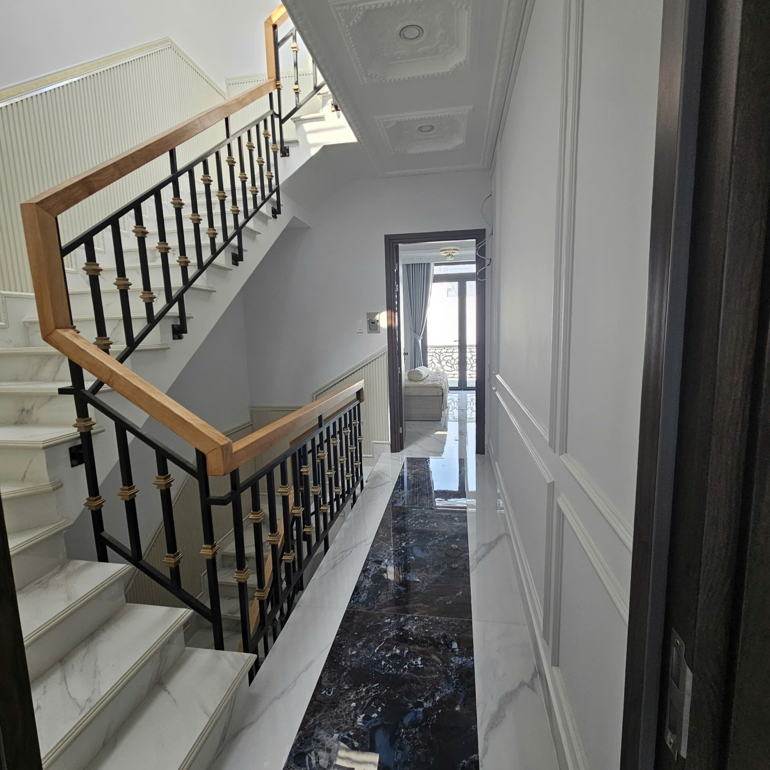 Nhà xây mới hoàn thiện 5 x 16m , 4 tầng vào ở liền .