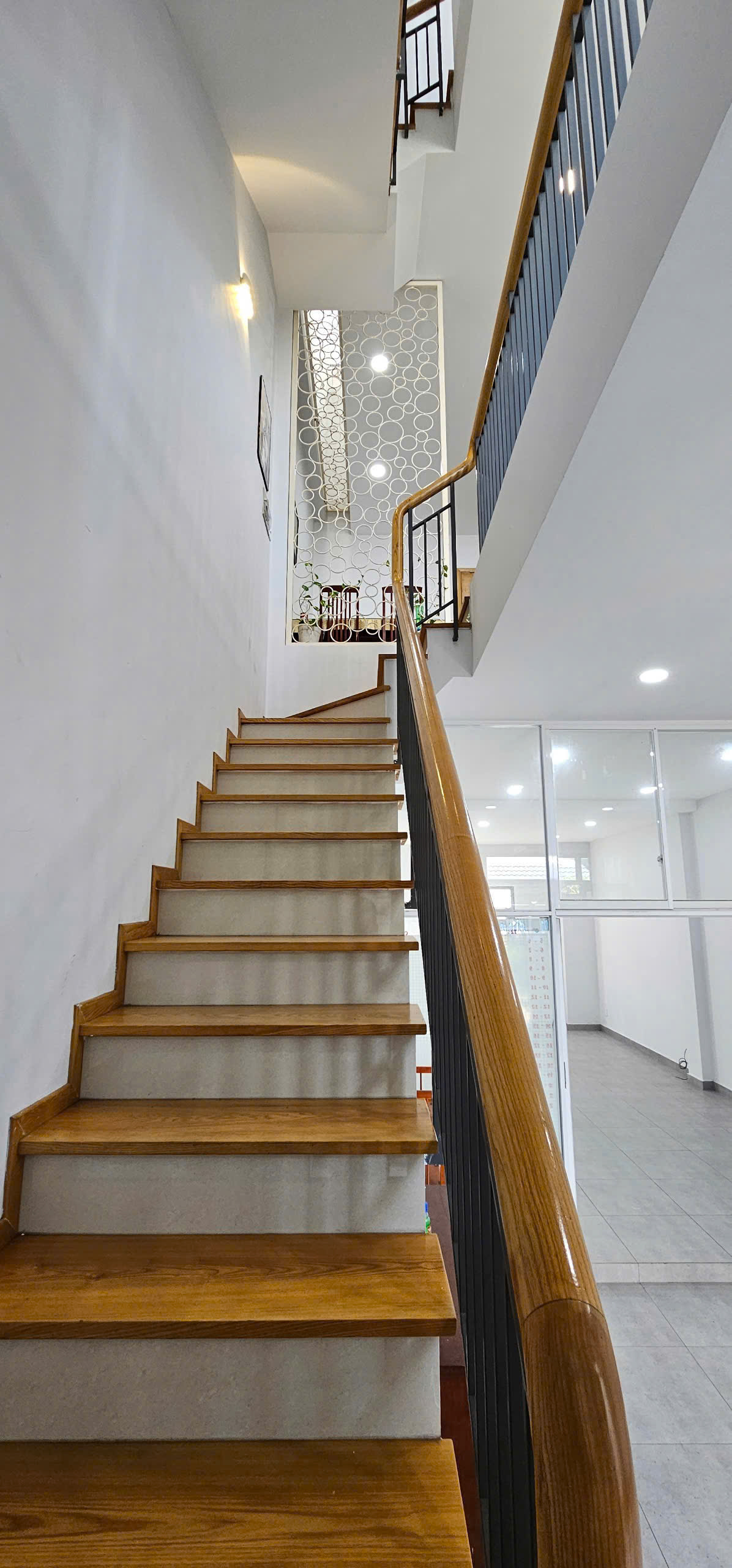 NHà phố thiết kế riêng kiên cố lê văn lương gần trường đại học.Nhà 3 Tầng.