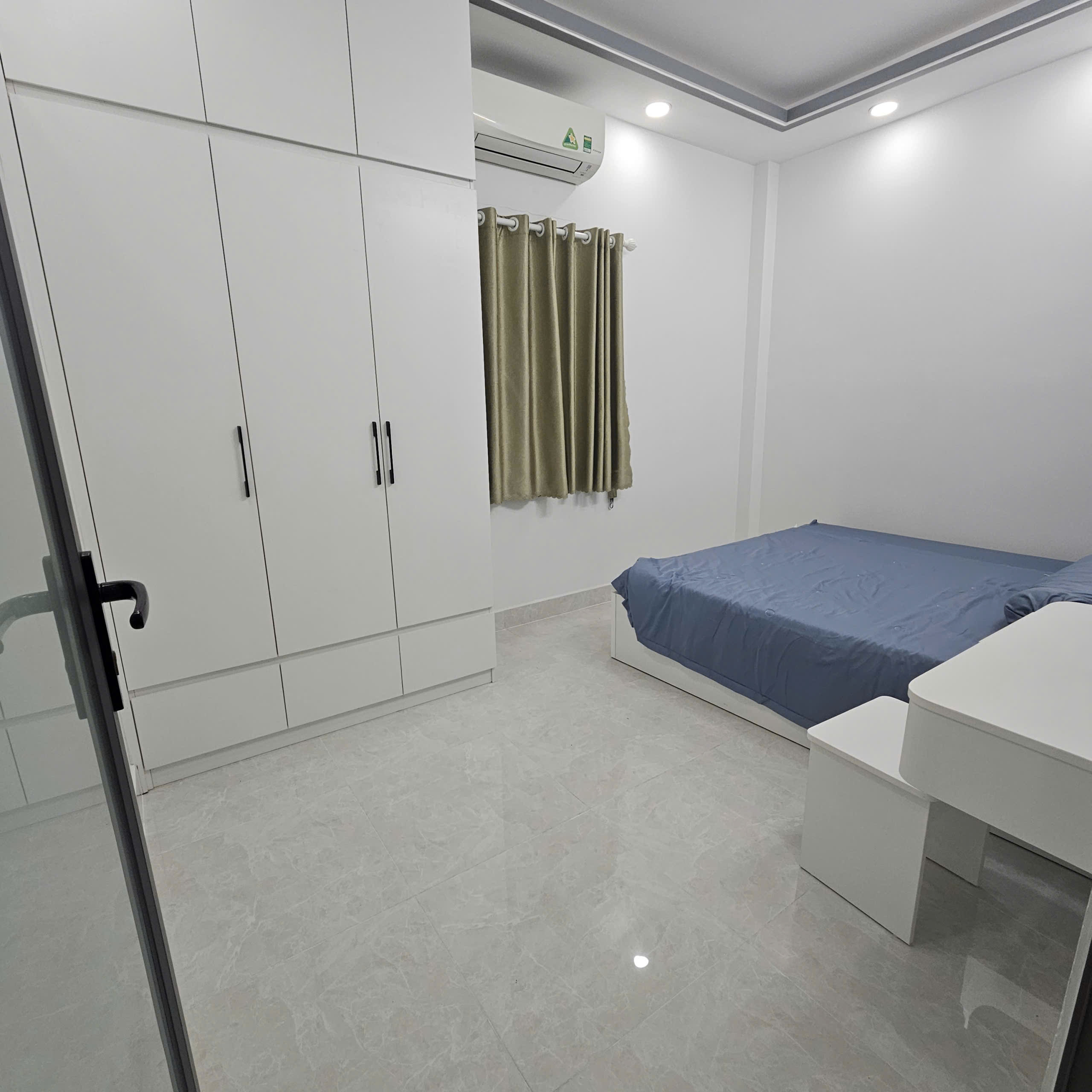 Nhà 1 lầu 3 phòng ngủ 5 x 17M, hẻm xe hơi.