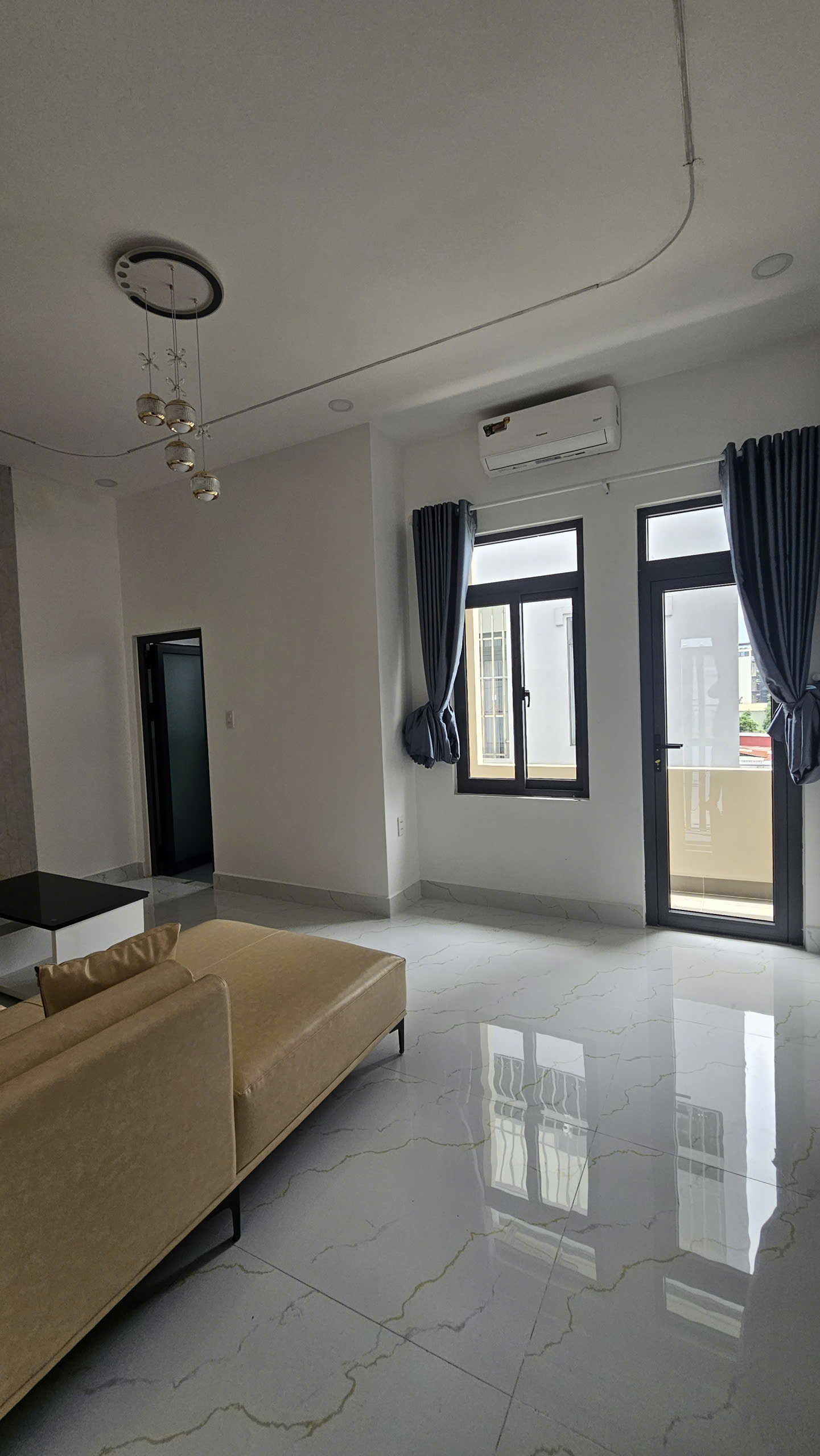 Nhà 3 tầng có thang máy xịn sò cách đường chính chỉ 70m2.