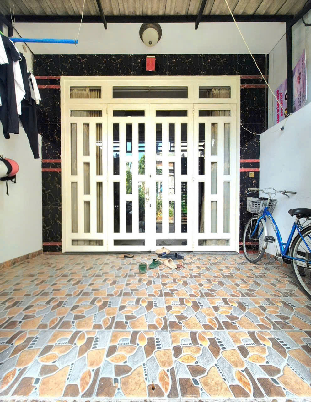 Nhà phố 3 tầng hẻm xe hơi vào ở liền sổ hồng công chứng sang tên.