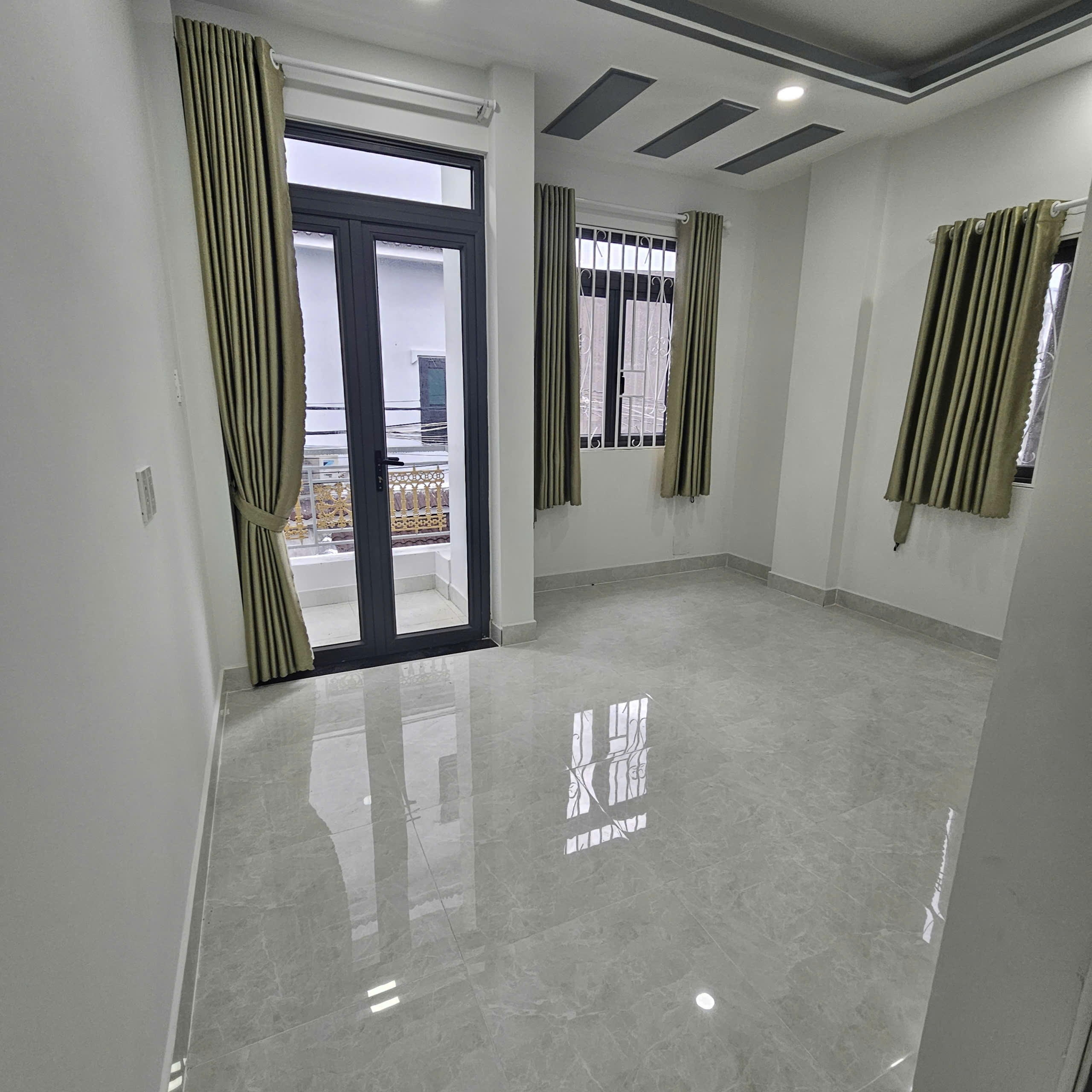 Nhà 1 lầu 3 phòng ngủ 5 x 17M, hẻm xe hơi.