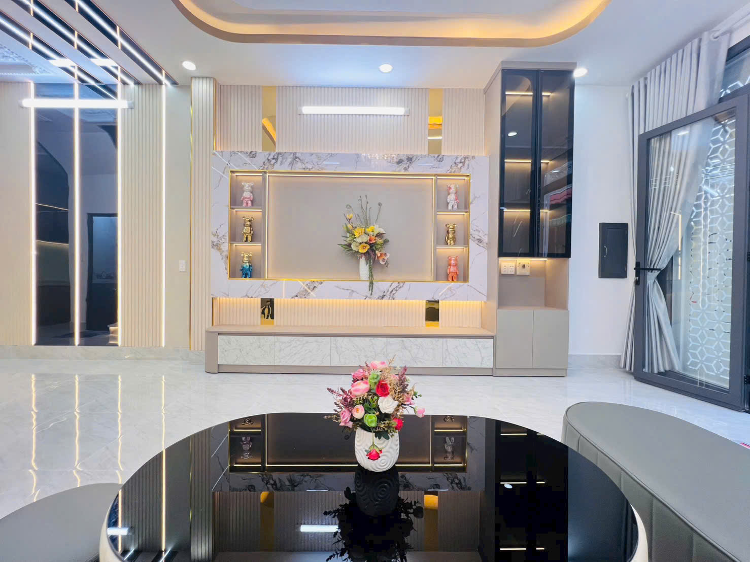 Nhà 1 trệt 1 lầu 3 phòng ngủ ,có phòng cho người lớn tuổi ở tầng trệt.