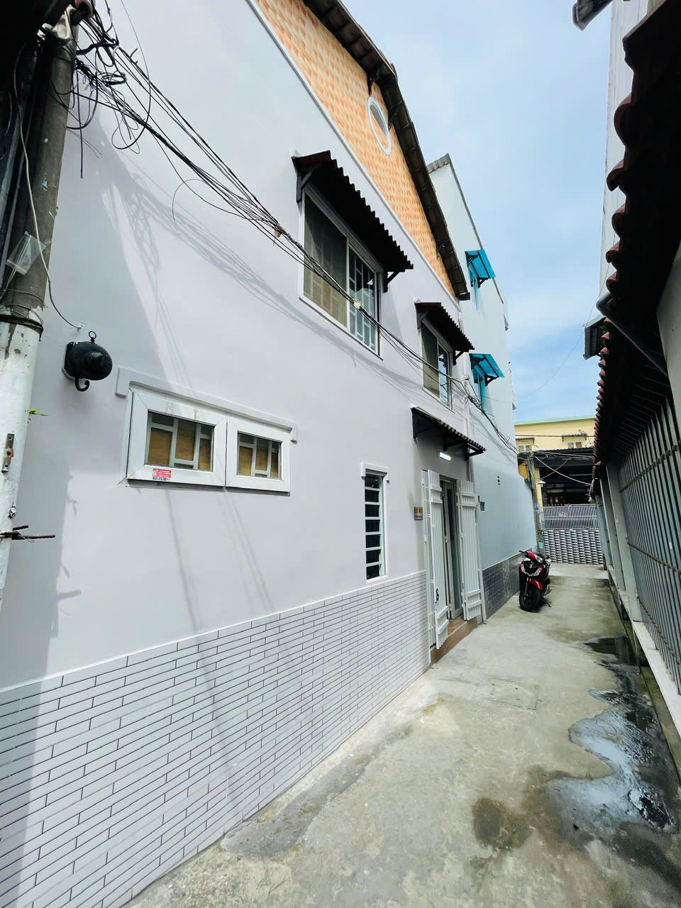 Nhà sổ hồng riêng đường huỳnh tấn phát , quận 7.