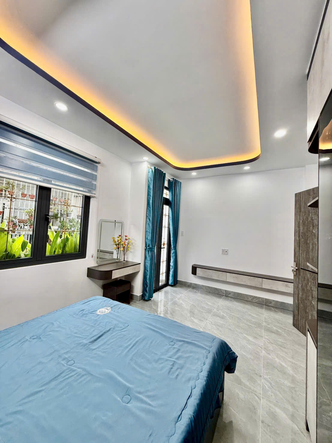 Nhà Xây Mới vào ở liền 3 phòng ngủ sân thượng sát chợ phú xuân gần q7.