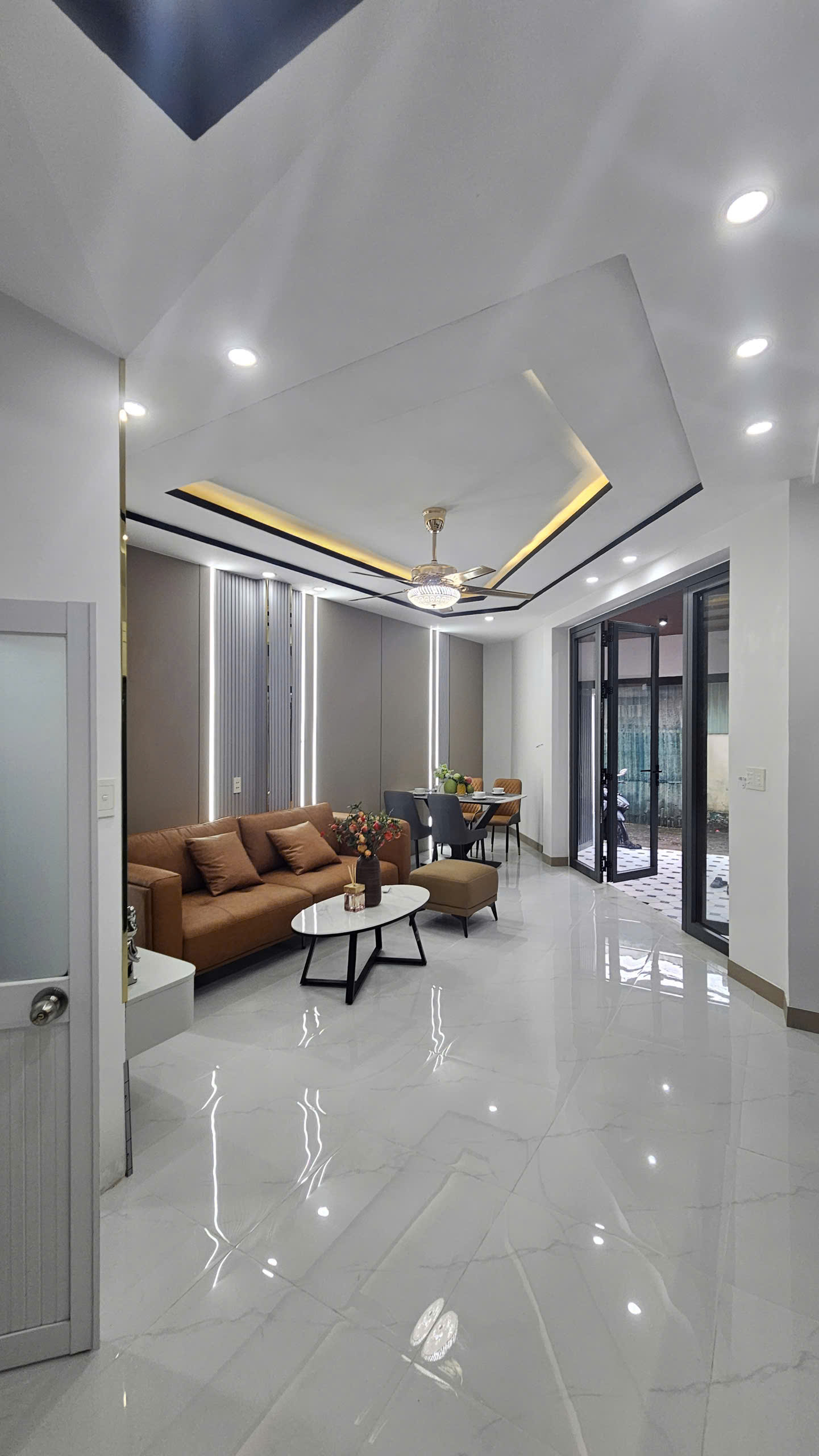 NHÀ HIẾM MẶT TIỀN HẺM KINH DOANG BUÔN BÁN SỔ HỒNG RIÊNG.