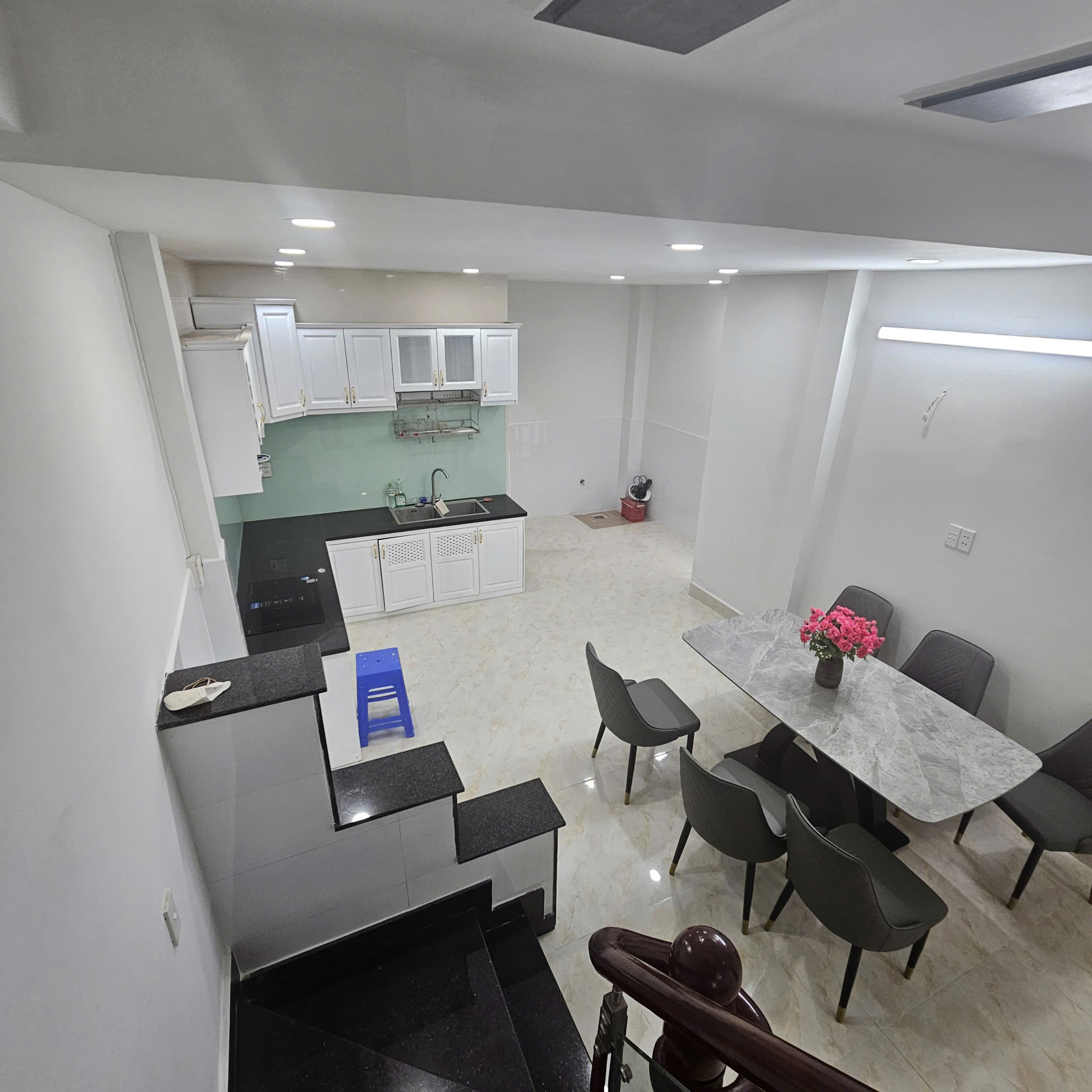 Nhà 1 lầu 3 phòng ngủ 5 x 17M, hẻm xe hơi.