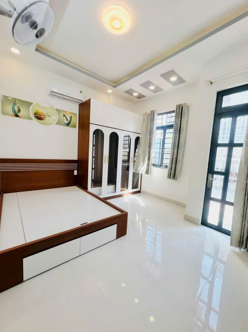 NHÀ 3 PHÒNG NGỦ SÂN THƯỢNG , PHÒNG THỜ SÂN RỘNG RÃI NHÀ GẦN CHỢ PHÚ XUÂN.