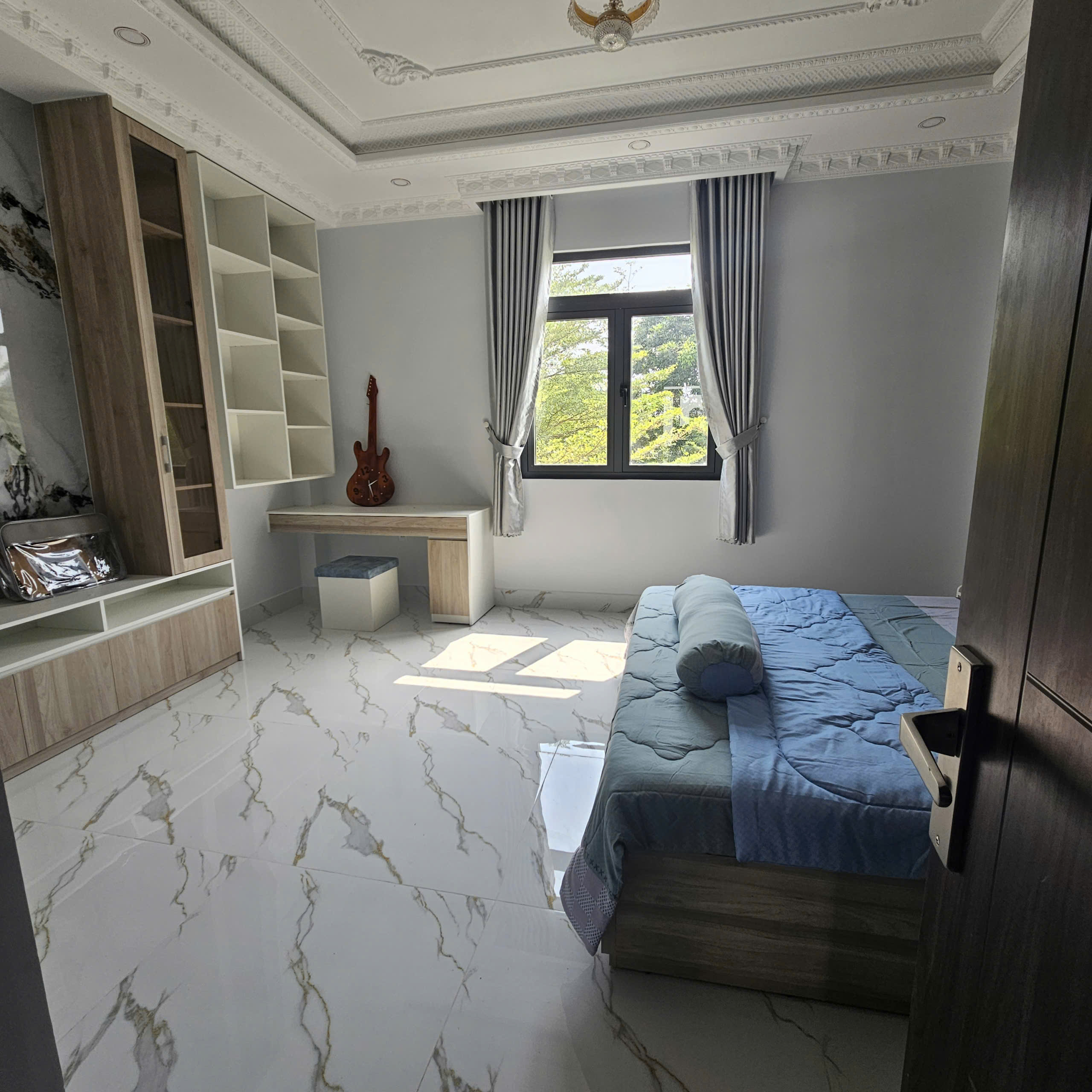 Nhà xây mới hoàn thiện 5 x 16m , 4 tầng vào ở liền .