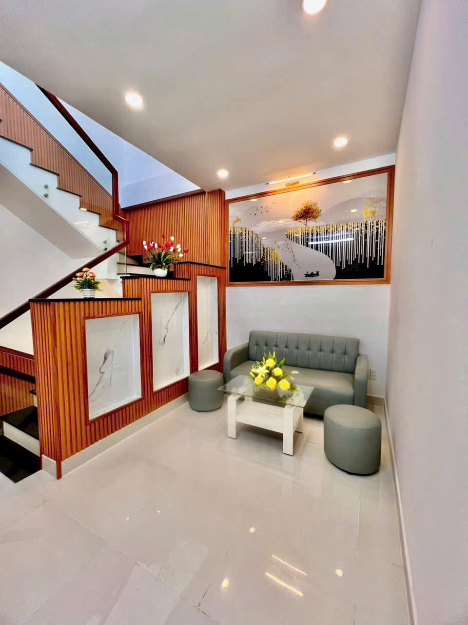 NHÀ 3 PHÒNG NGỦ SÂN THƯỢNG , PHÒNG THỜ SÂN RỘNG RÃI NHÀ GẦN CHỢ PHÚ XUÂN.