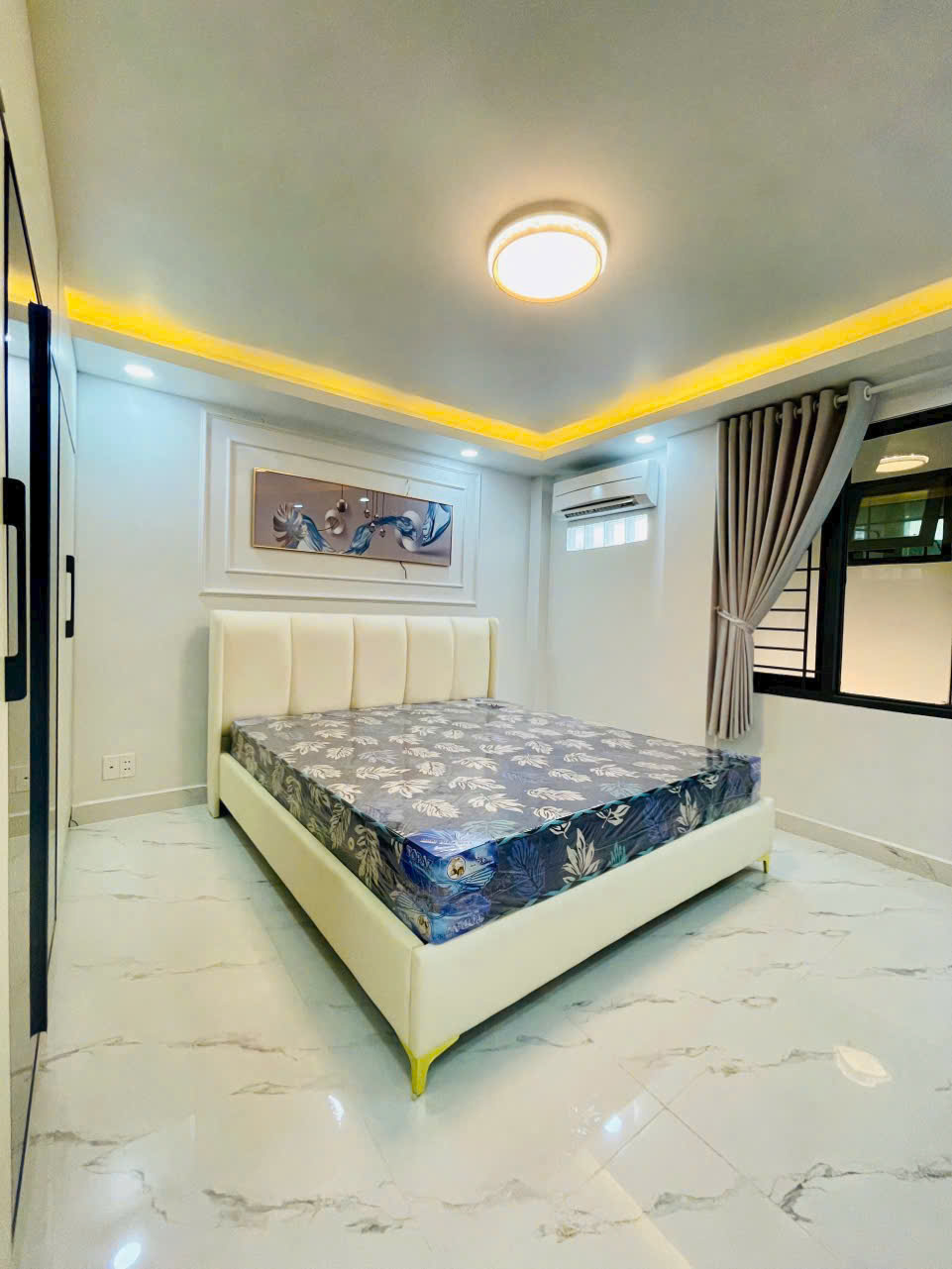 Nhà Phố 1 trệt 1 lững 2 lầu , sân thượng , phun nội thất cao cấp.