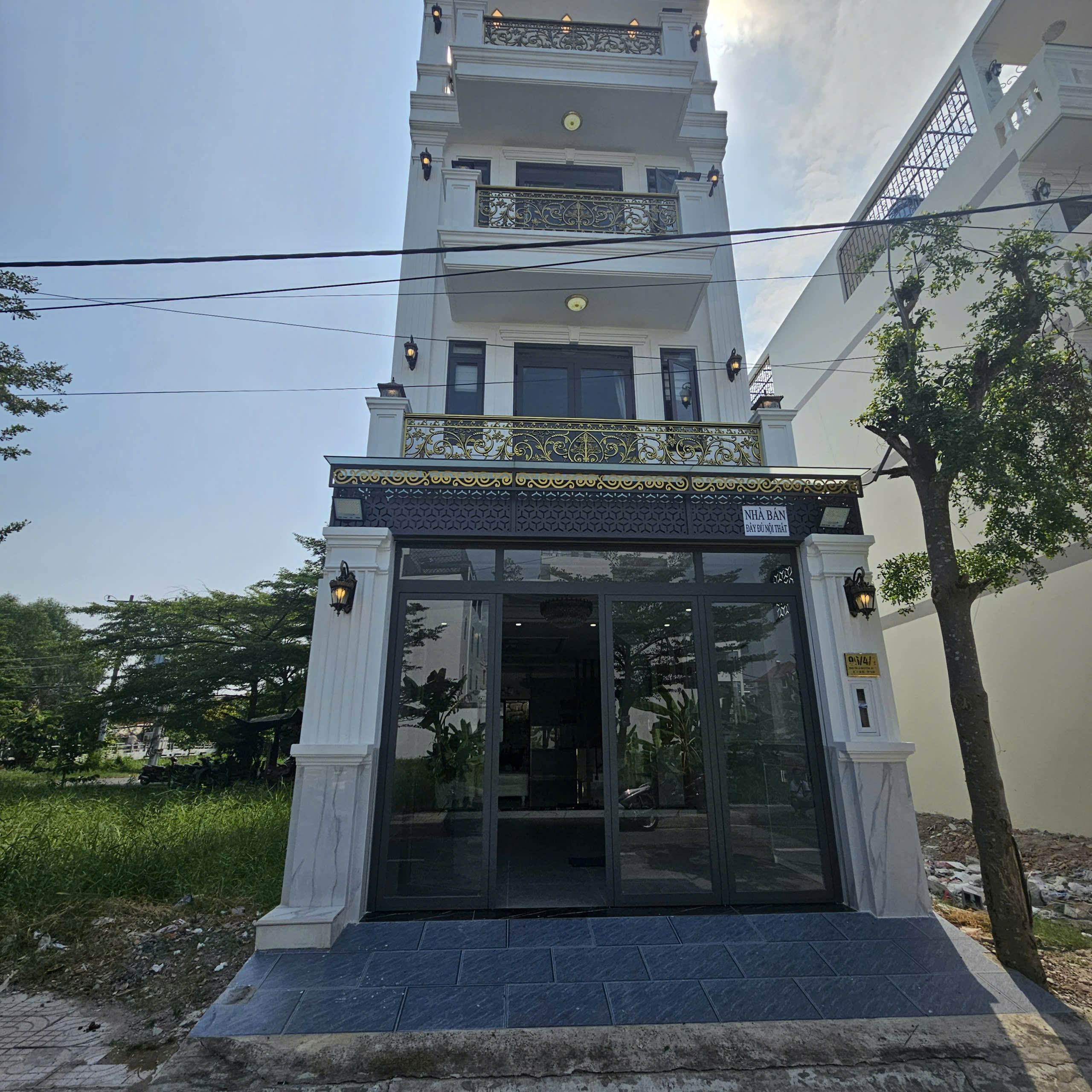 Nhà xây mới hoàn thiện 5 x 16m , 4 tầng vào ở liền .