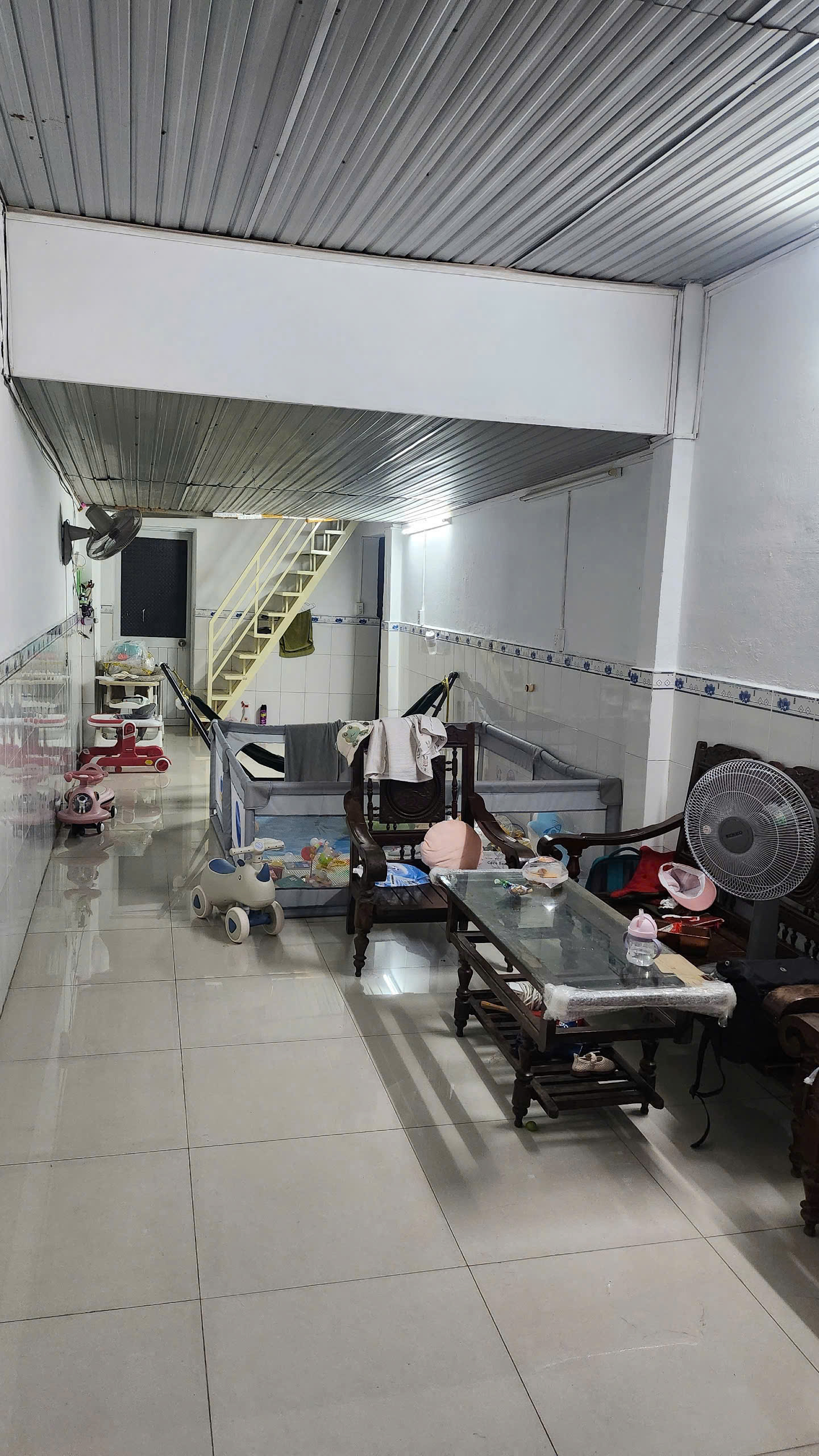 Nhà nở hậu 1 trệt 1 lững đường huỳnh tấn phát q7.tphcm