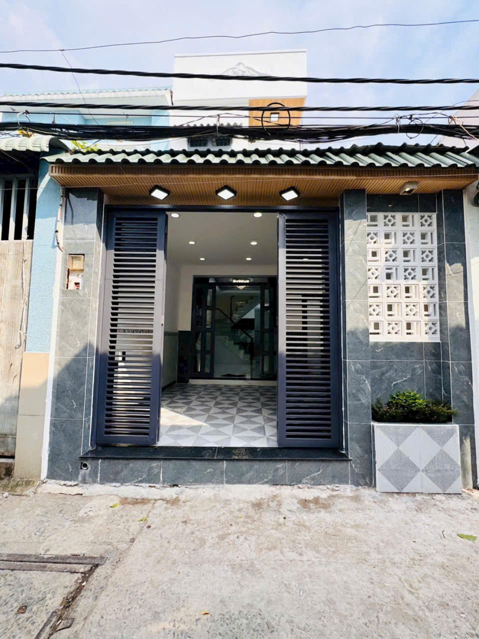 Nhà vị tí gần đường huỳnh tấn phát nhà bè,sân rộng rãi giá 3,980.