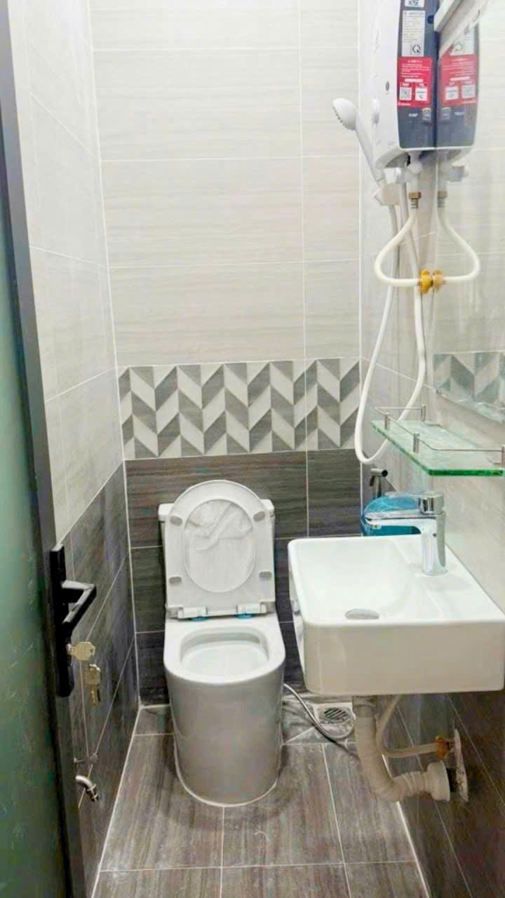 NHÀ 1 LẦU GỒM 2 PHÒNG NGỦ ĐƯỜNG HUỲNH TẤN PHÁT , PHÚ THUẬN Q7.