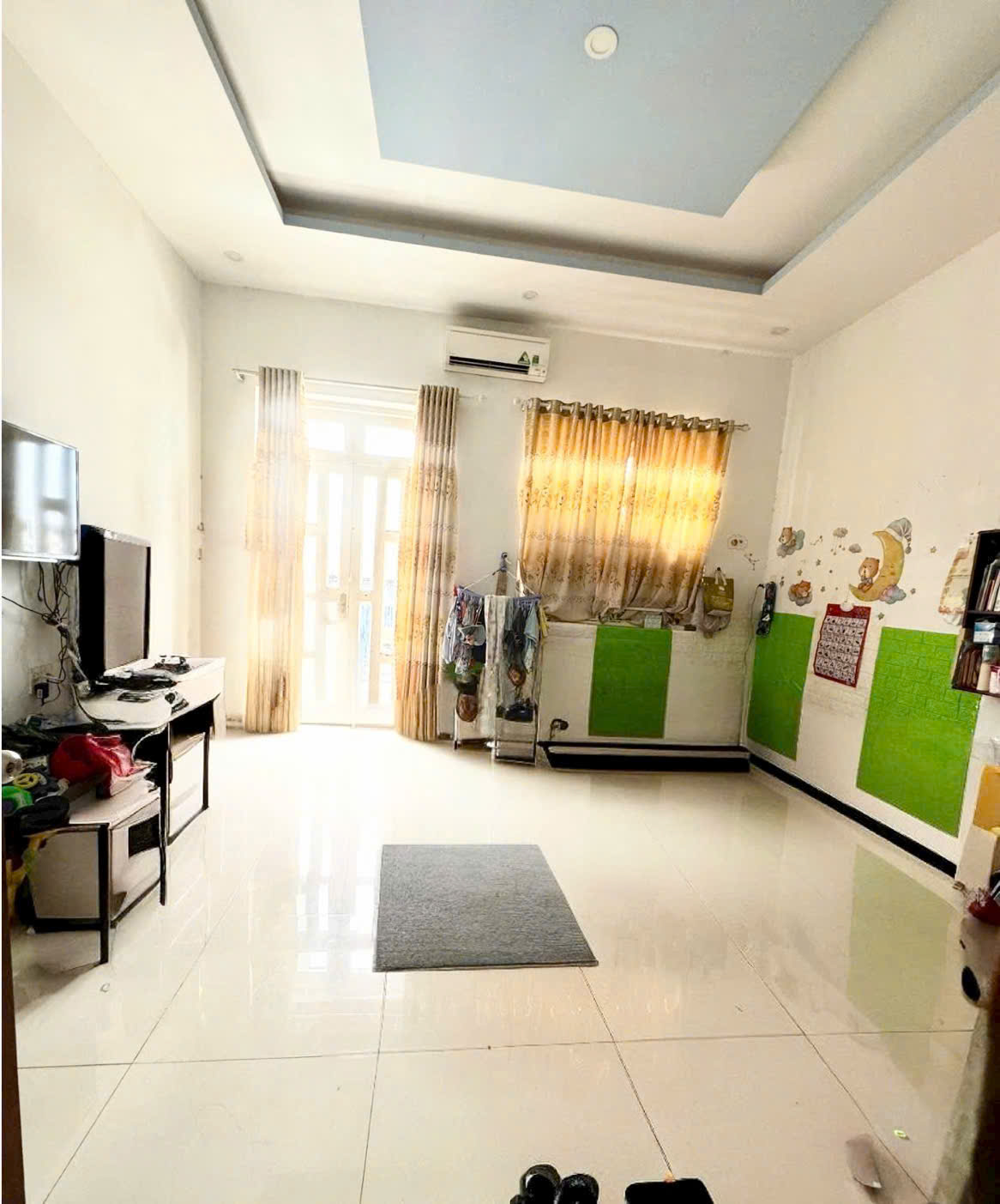 Nhà sổ riêng 100m2 hoàn công đầy đủ , hẻm xe hơi gồm 3 phòng ngủ.