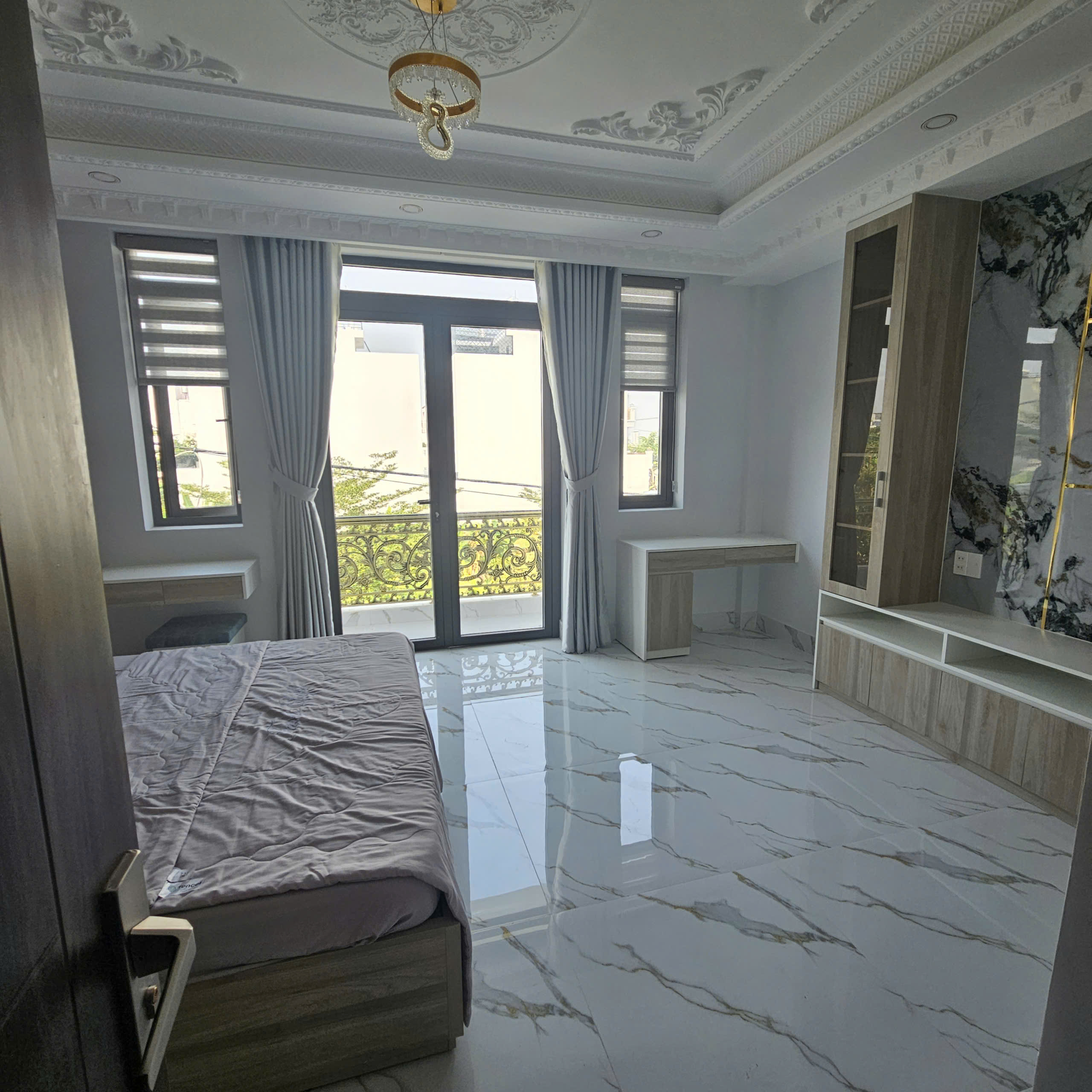 Nhà xây mới hoàn thiện 5 x 16m , 4 tầng vào ở liền .