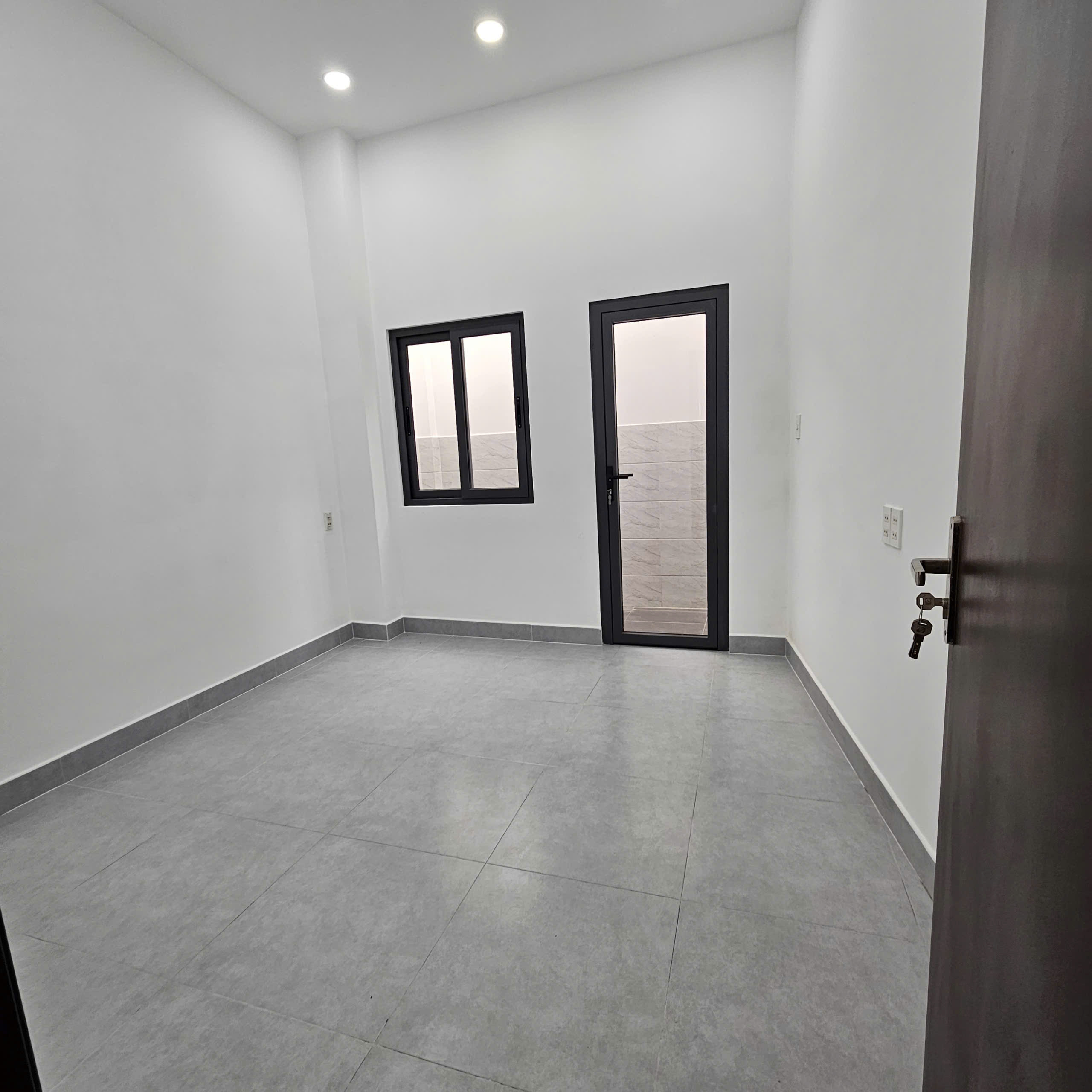 Nhà Đào Tông Nguyên , nhà bè 6 x 20M,4 tầng gồm 7 phòng ngủ.