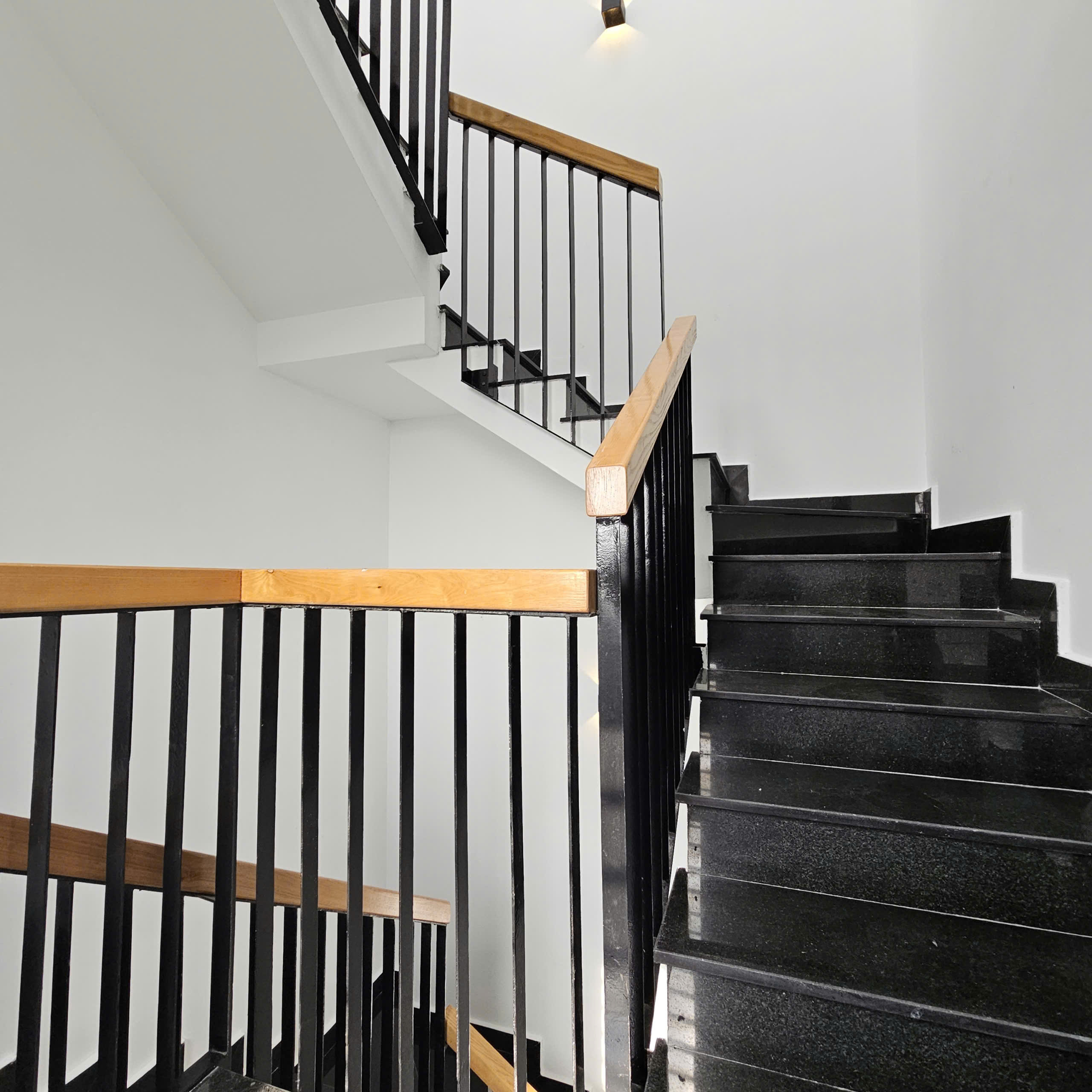 Nhà Đào Tông Nguyên , nhà bè 6 x 20M,4 tầng gồm 7 phòng ngủ.