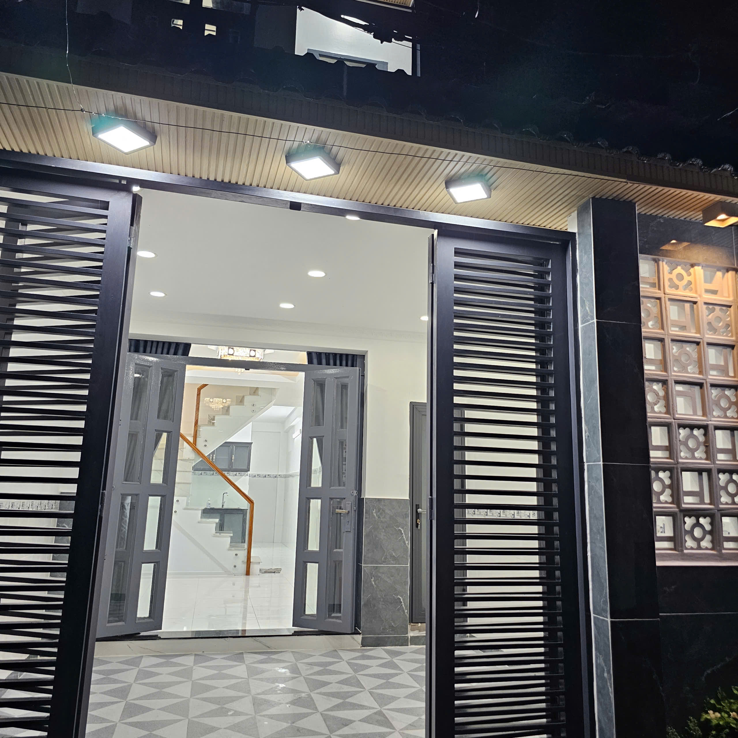 Nhà vị tí gần đường huỳnh tấn phát nhà bè,sân rộng rãi giá 3,980.
