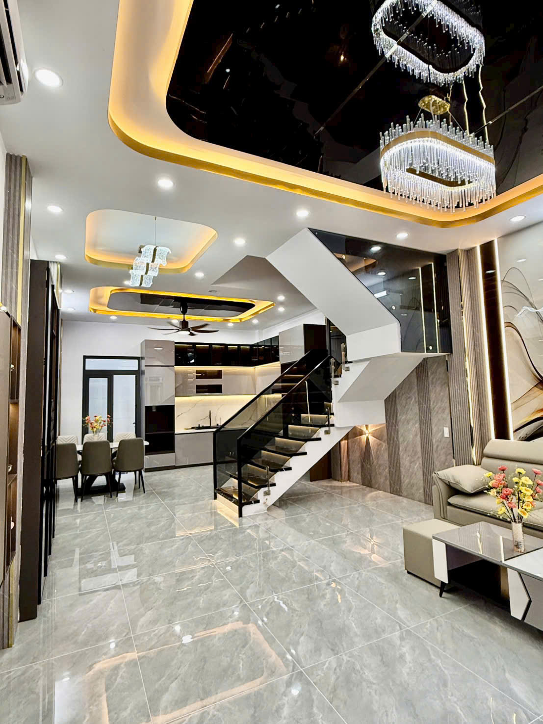 Nhà Xây Mới vào ở liền 3 phòng ngủ sân thượng sát chợ phú xuân gần q7.