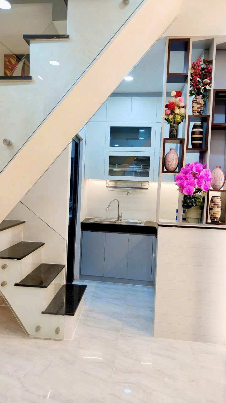 NHÀ 1 LẦU GỒM 2 PHÒNG NGỦ ĐƯỜNG HUỲNH TẤN PHÁT , PHÚ THUẬN Q7.