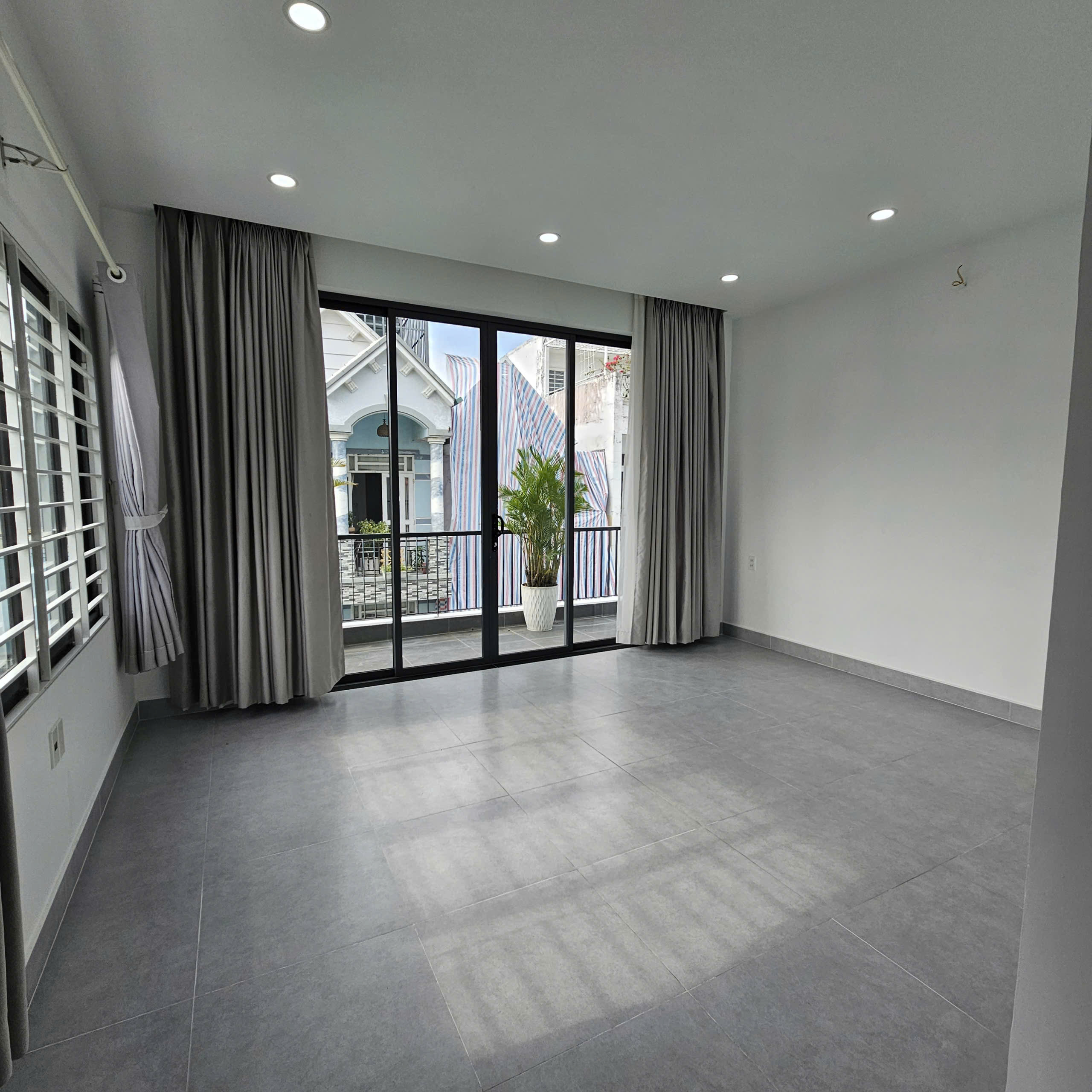 Nhà Đào Tông Nguyên , nhà bè 6 x 20M,4 tầng gồm 7 phòng ngủ.