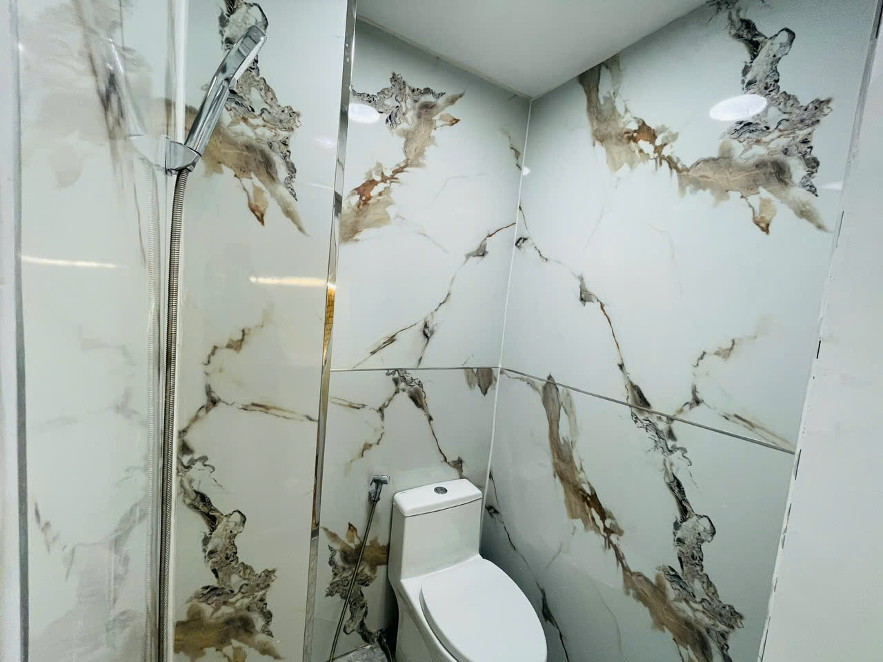 Nhà sổ hồng riêng đường huỳnh tấn phát , quận 7.