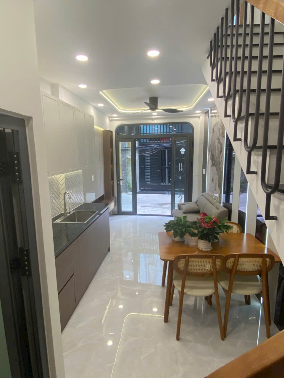Nhà phố 1 trệt 1 lầu đường bùi văn ba ,p.tân thuận q7.khu vực trung tâm.