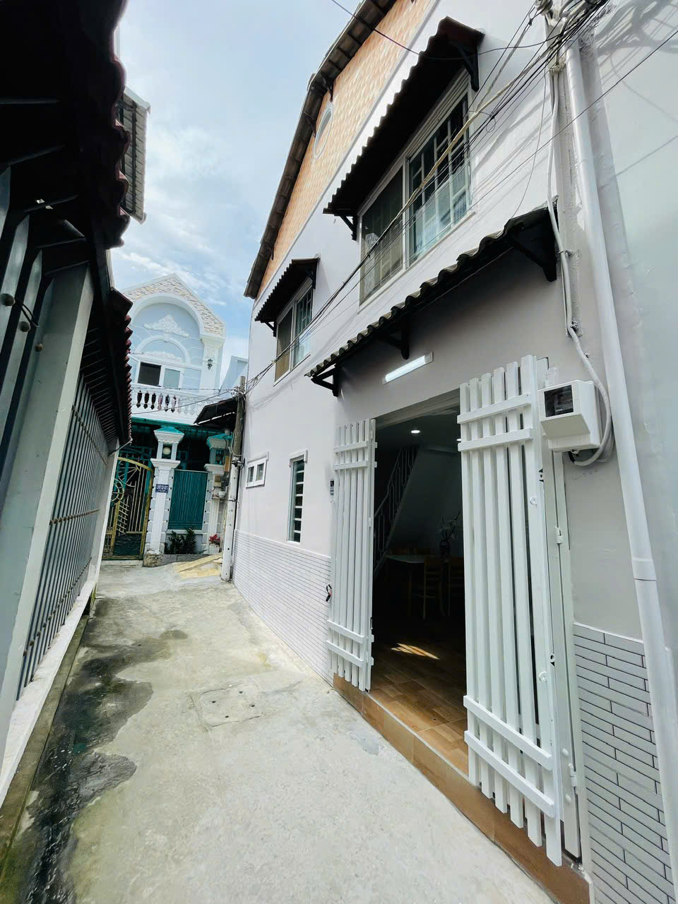 Nhà sổ hồng riêng đường huỳnh tấn phát , quận 7.